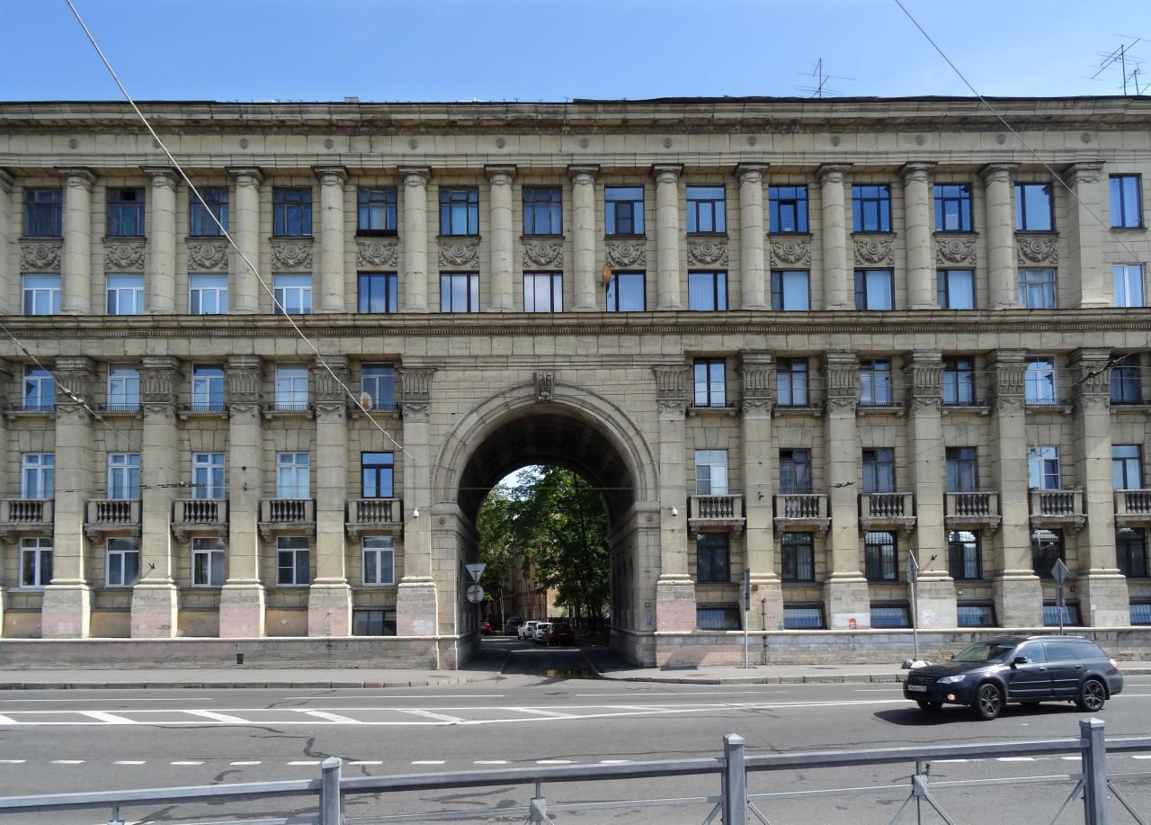 Дом, где жил Евгений Водолазкин в 90-е годы