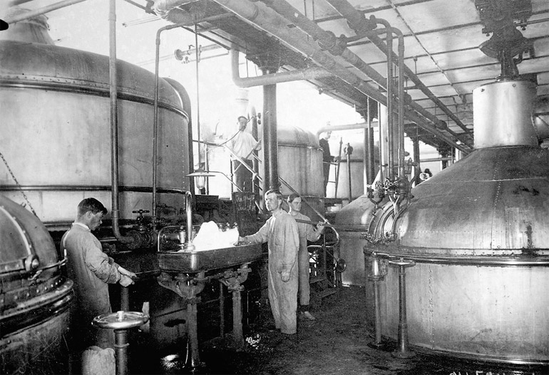 Варочный цех пивомедоваренного завода «Бавария». 1924 год