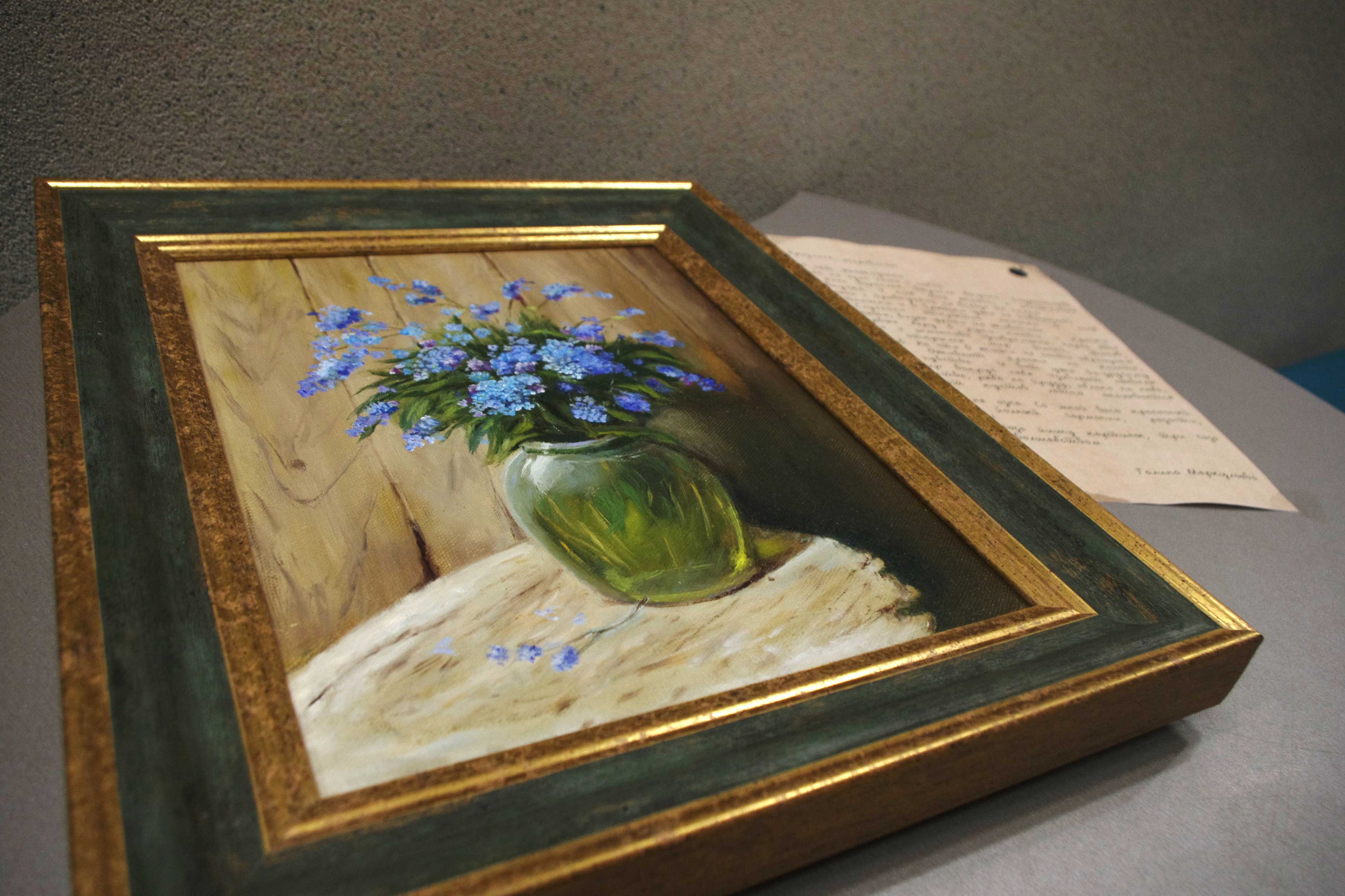 8 ноября в 3-й районной библиотеке на Троицкой площади открылась выставка картин Галины Меркульевой «Продлись, очарованье!». 