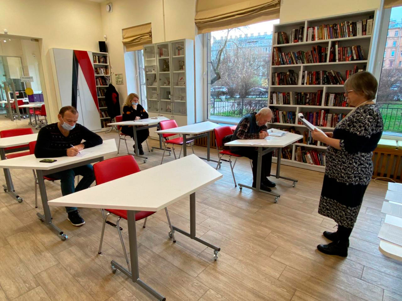 14 ноября библиотеки Петроградской стороны приняли участие в международной просветительской акции «Географический диктант»