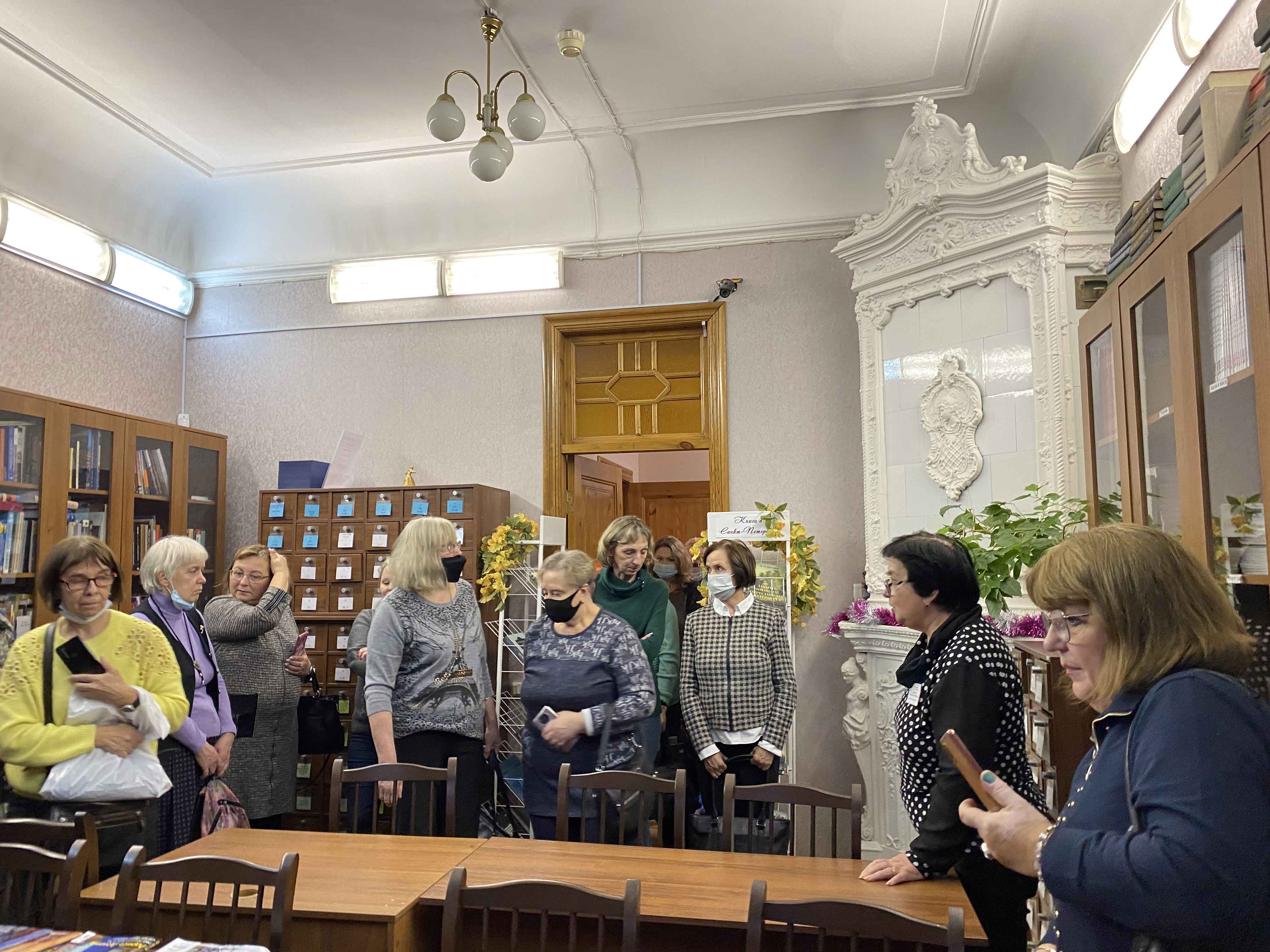 25 ноября Юношескую библиотеку им. А. П. Гайдара  посетили школьные библиотекари Невского района Санкт-Петербурга