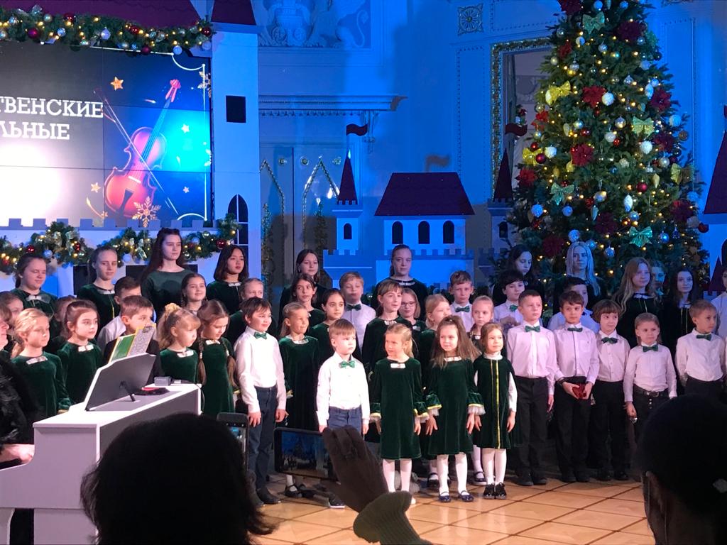 11 января библиотека им. Б. Лавренева пригласила всех желающих в Каменноостровский дворец на Рождественские музыкальные встречи, которые прошли в рамках фестиваля POMIR «Музыкальный Мост Италия – Россия».