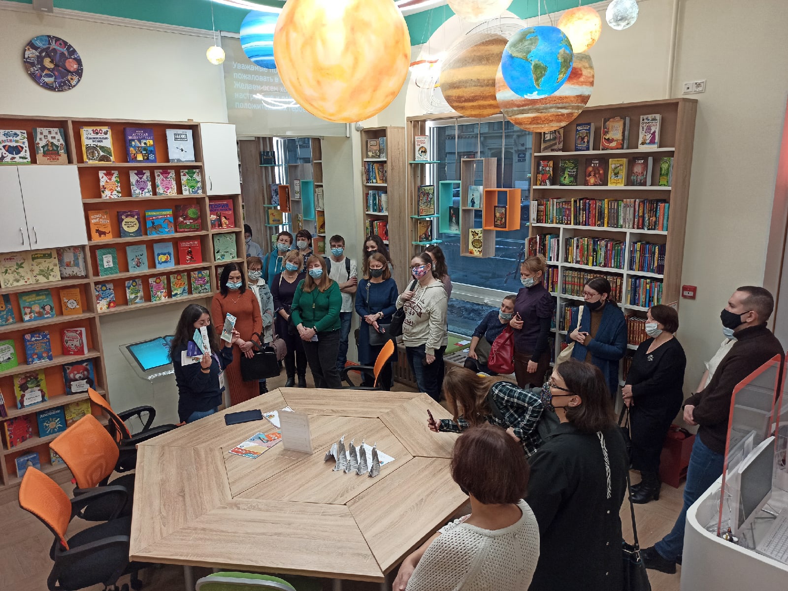 15 февраля Библиотеку книжных героев (ул. Ленина, 20) посетили библиотечные специалисты Невского района.