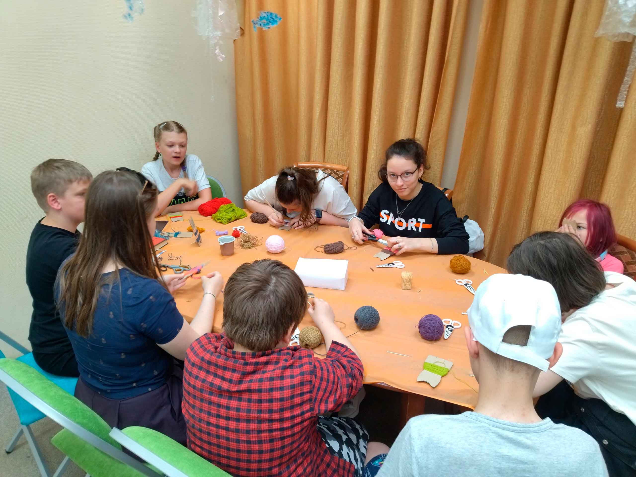 Весь июнь библиотеки Петроградского района проводили для детского лагеря интересные и познавательные мероприятия в рамках программы «Остров детства»