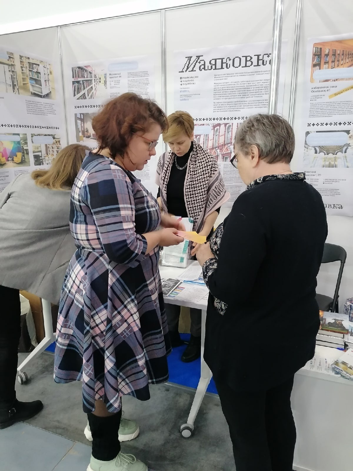 Сотрудники Библиотек Петроградской стороны традиционно принимают участие в работе форума, рассказывая посетителям не только про традиционные библиотечные услуги , но и и о работе общедоступных библиотек Санкт-Петербурга