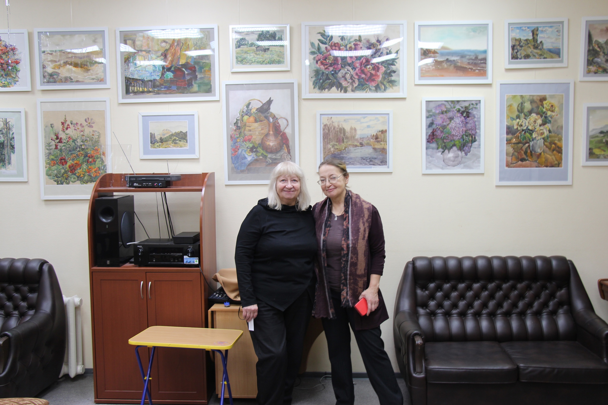 В отделе для подростков и молодёжи открылась выставка петербургских художников Елены Беловой и Татьяны Обнорской «Акварельные мечты»