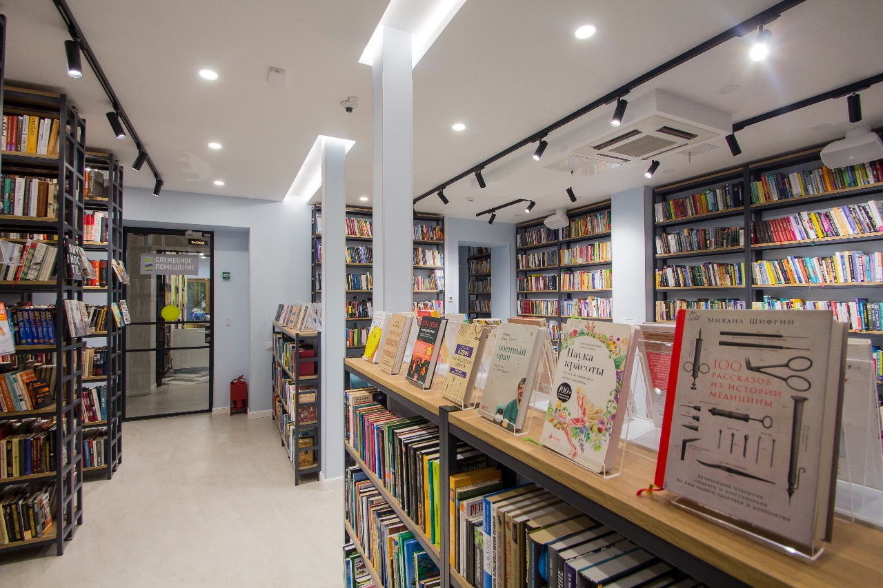 Библиотека на Карповке – современная мультифункциональная площадка с акцентом на комфорт, уют и живое общение, гармоничное пространство, которое сочетает в себе петербургские традиции