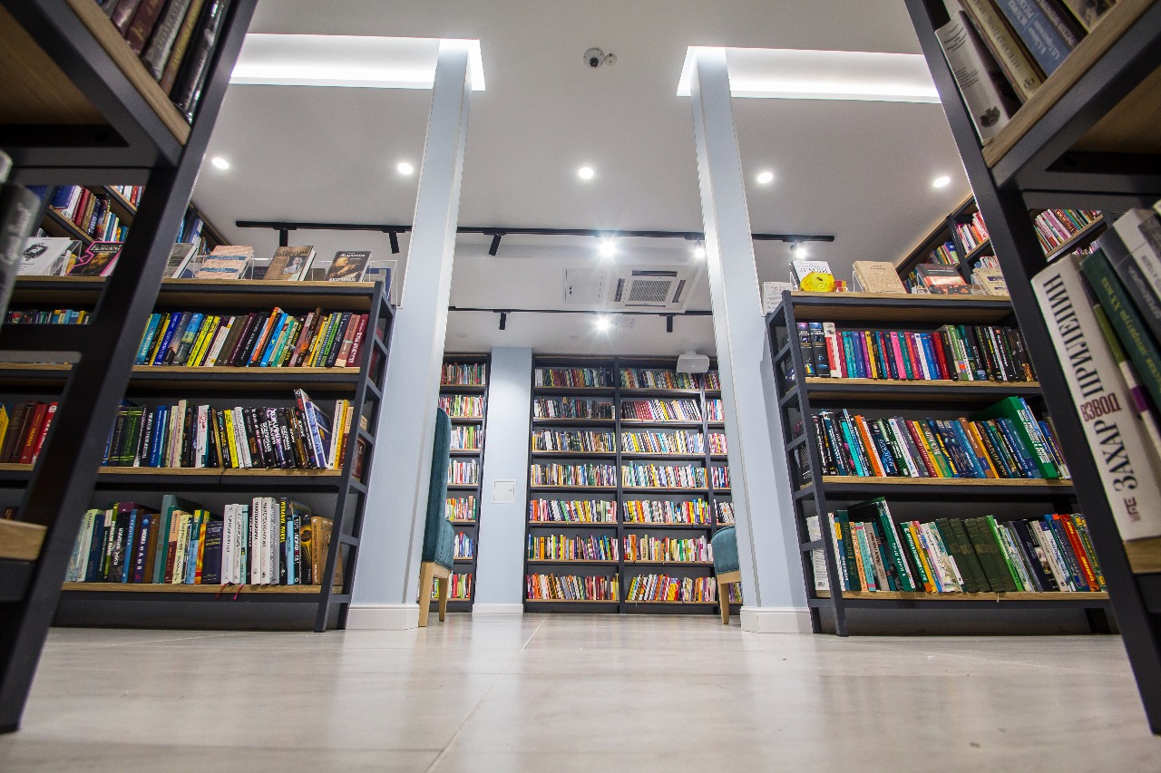Библиотека на Карповке – современная мультифункциональная площадка с акцентом на комфорт, уют и живое общение, гармоничное пространство, которое сочетает в себе петербургские традиции
