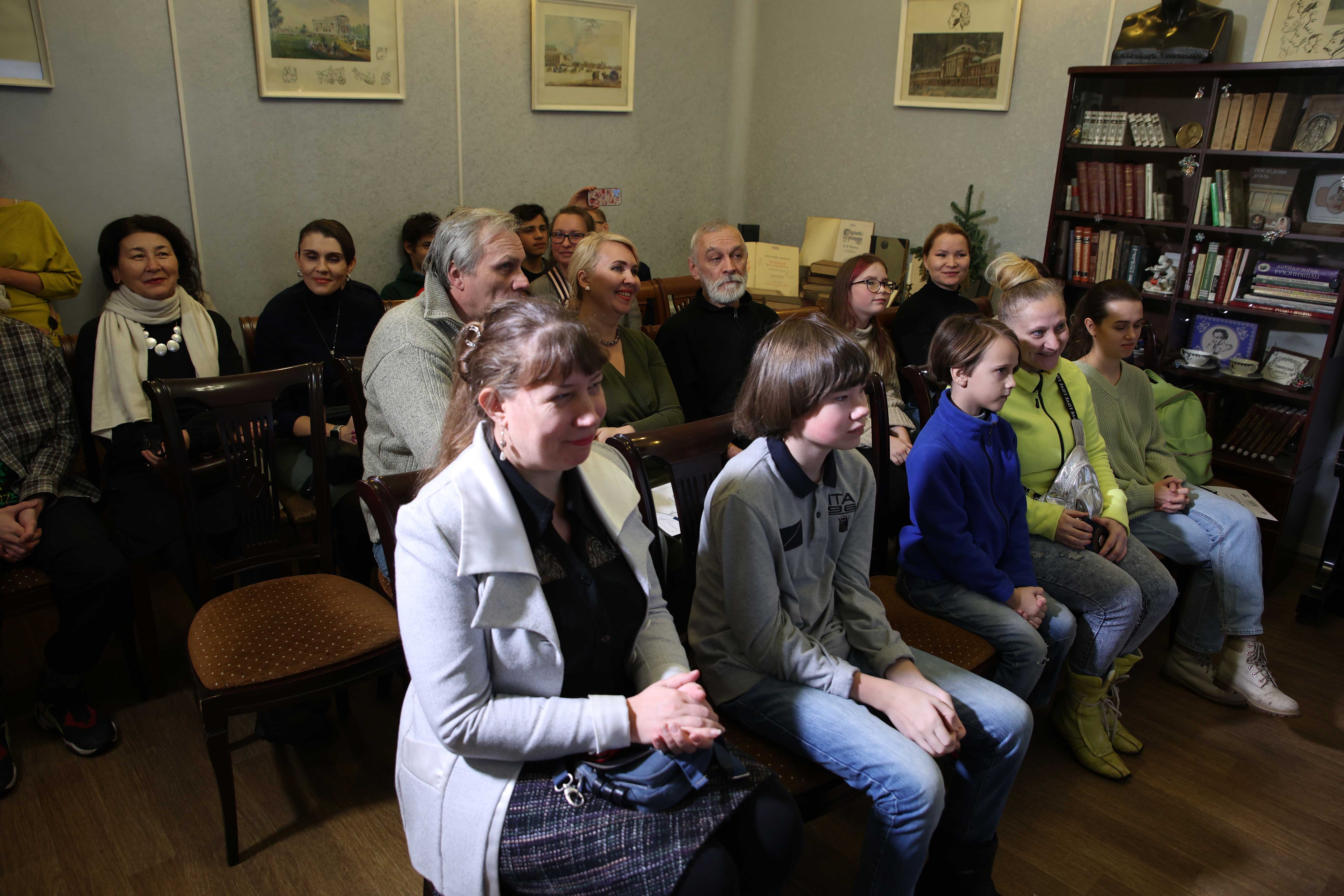 В преддверии празднования 135-летия со дня основания Центральной районной библиотеки имени А.С. Пушкина, 16 декабря прошла торжественная церемония празднования юбилея.