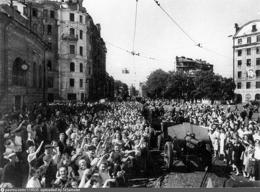 Встреча победителей на Кировском (Каменноостровском) проспекте, 1945 г.