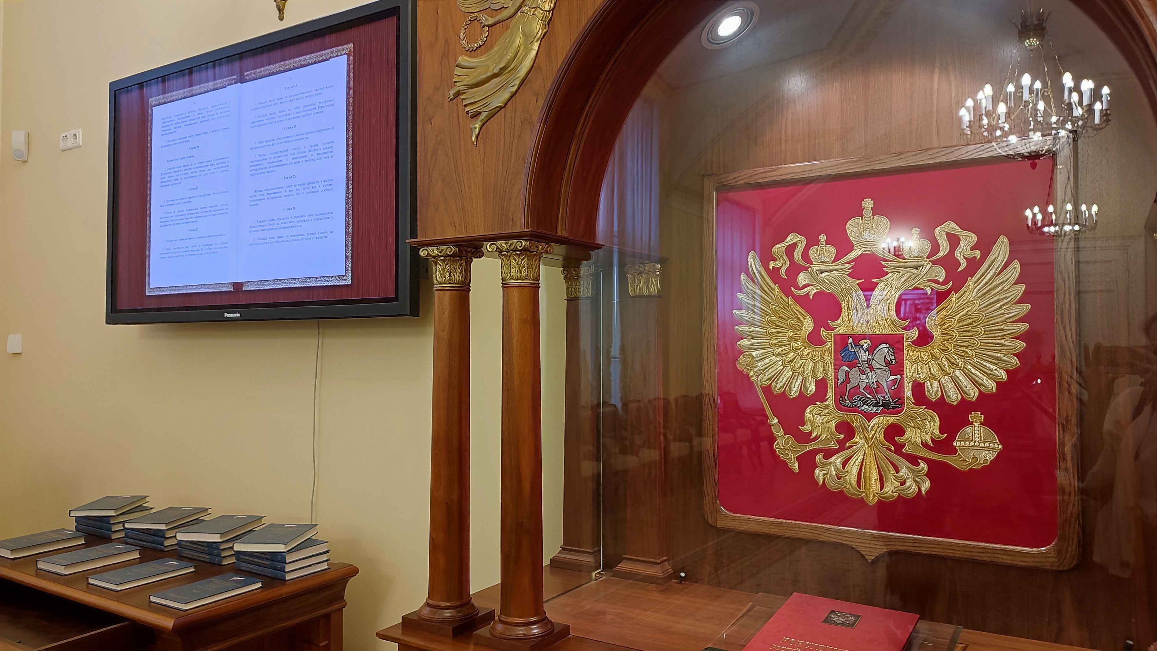 Президентская библиотека им. Б. Н. Ельцина с экскурсией располагается на Сенатской площади в историческом центре Санкт-Петербурга, в отреставрированном в 2009 году здании Синода