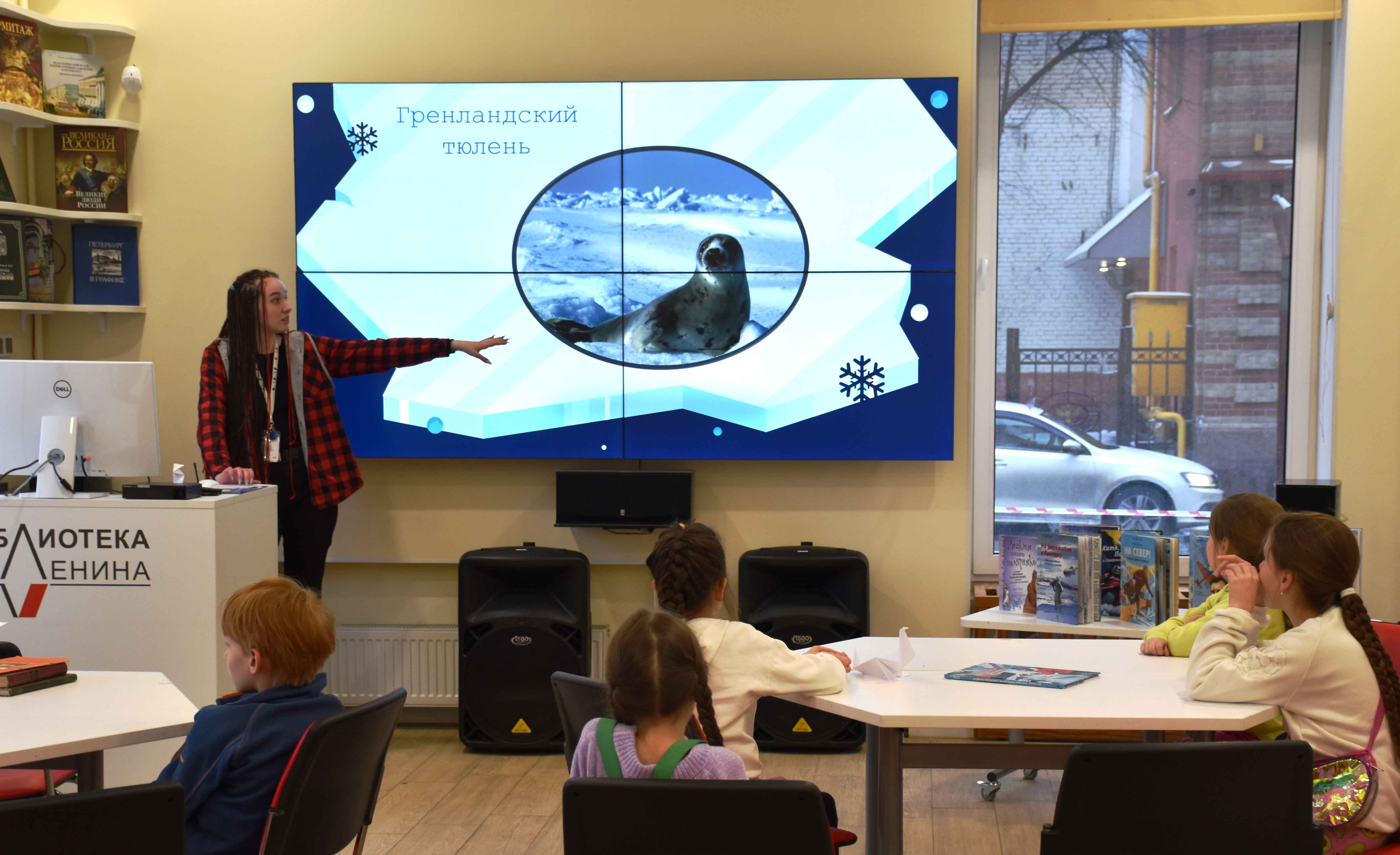 В рамках тематического дня, проходили: мультигенератор по одноимённой книге Патаки Хельги «Арктика. Ледяная шапка земли», квиз «Арктические загадки», интерактивная программа «Поморские сказки» и лекция о тюленях с творческим мастер-классом.