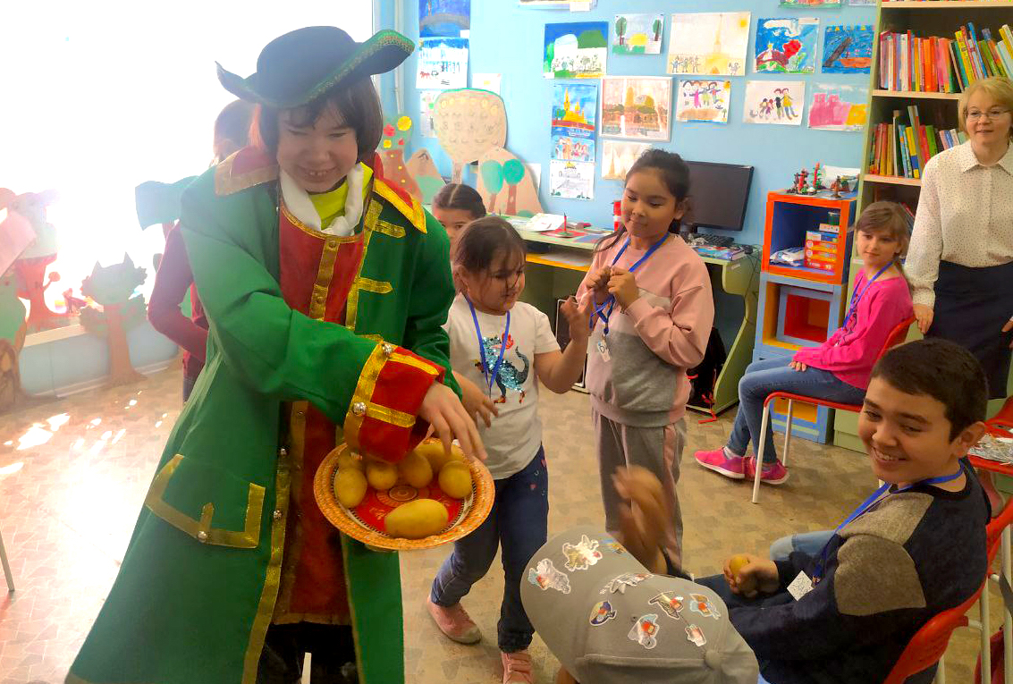 «Изменить мир»: во 2-й детской библиотеке прошла пятидневная творческая лаборатория для детей мигрантов