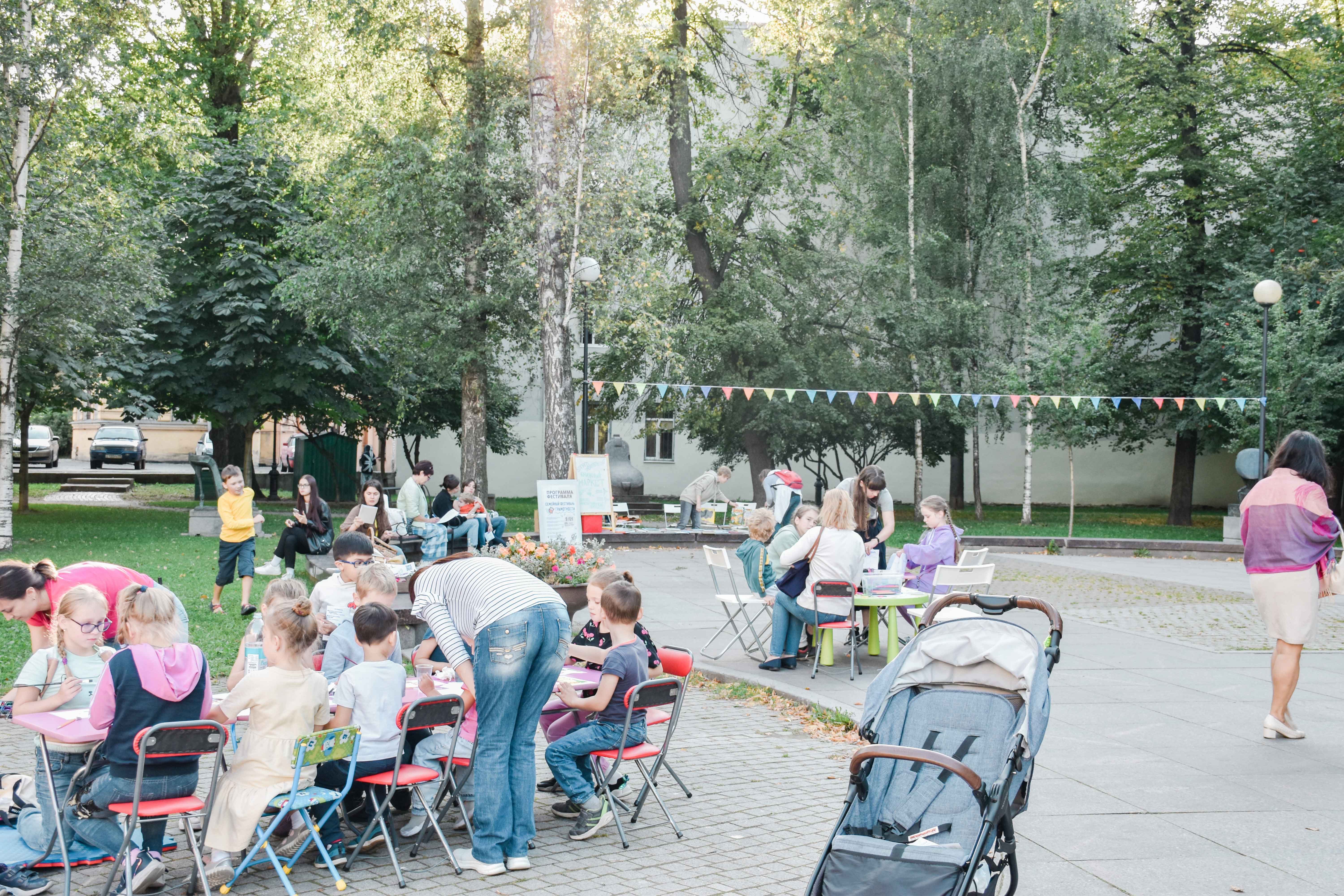 Семейный фестиваль грамотности в сквере Андрея Петрова