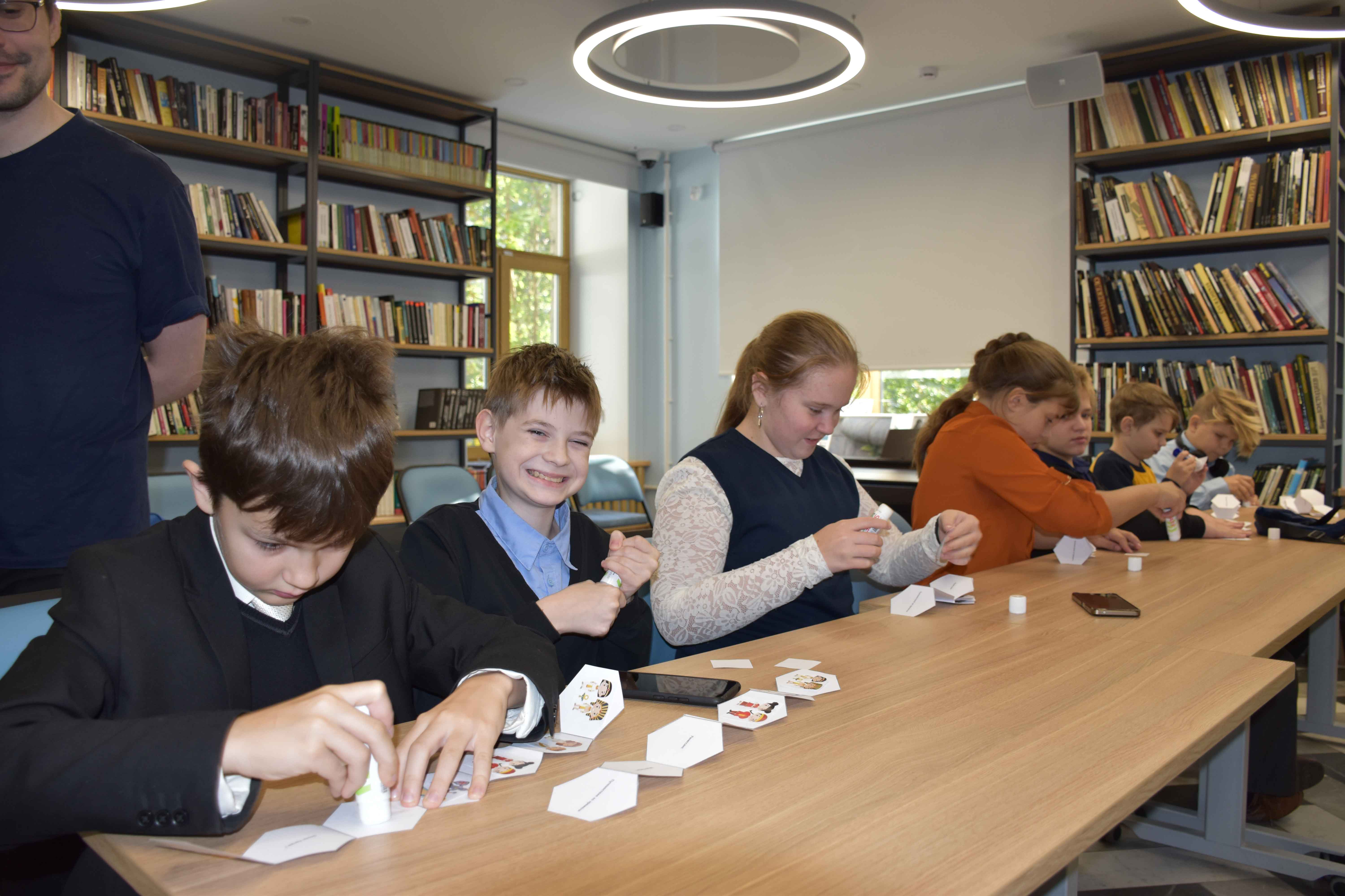 В Библиотеке на Карповке дети изучают историю этикета