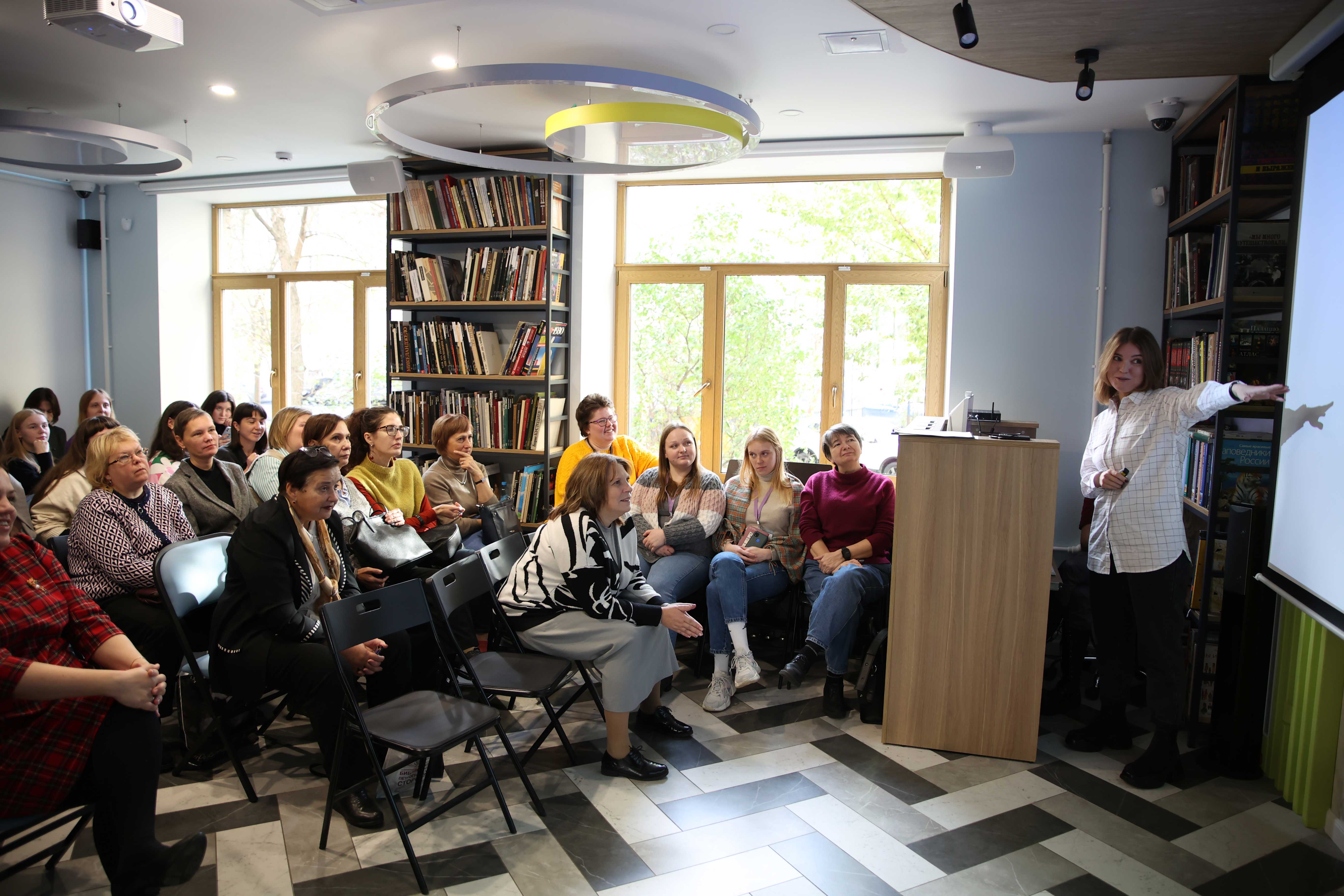 В библиотеке на Карповке прошел районный семинар для библиотечных специалистов, посвященный работе библиотек с особыми читателями