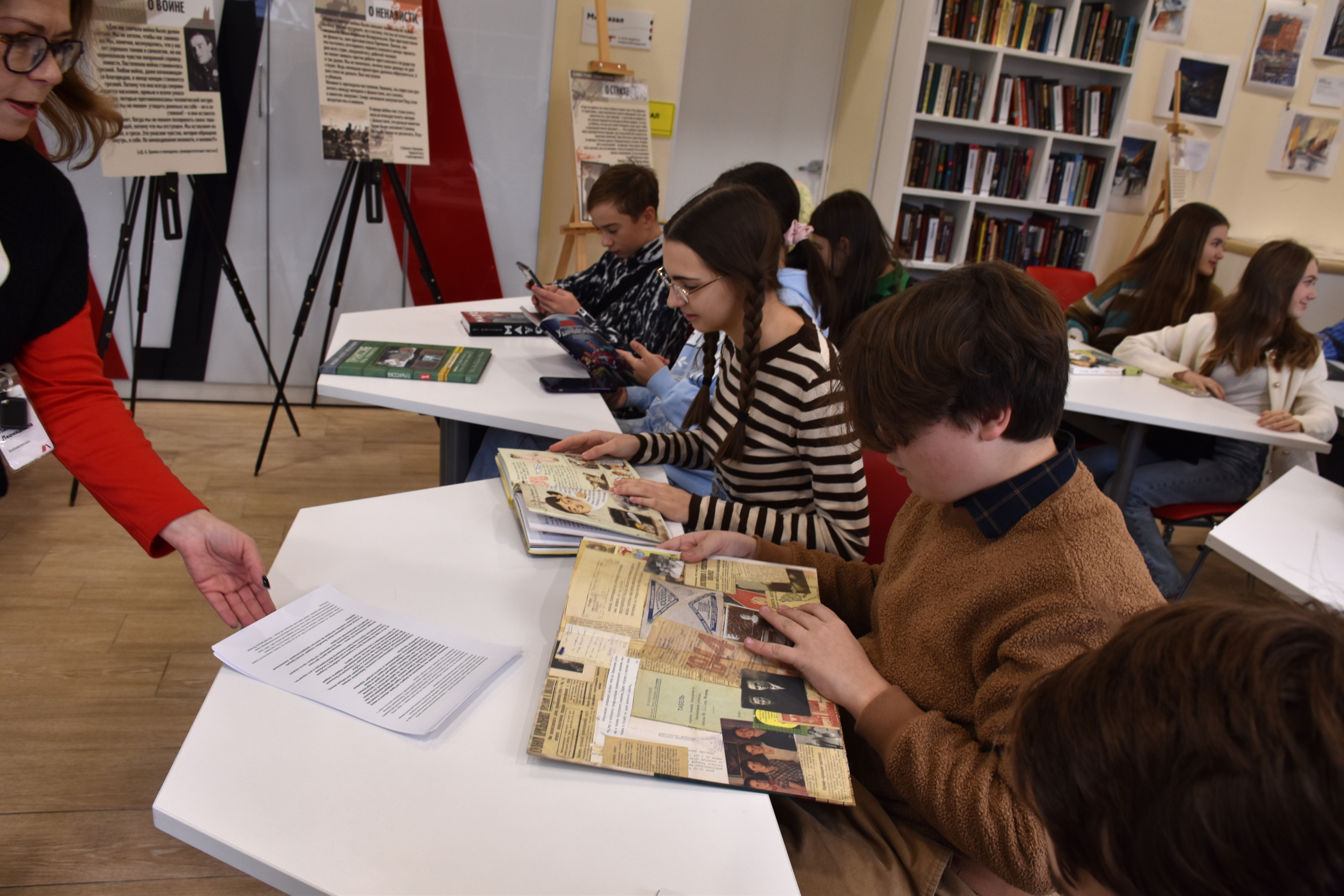 6 декабря в библиотеке имени В.И. Ленина (ул. Воскова, д. 2) побывали учащиеся 8 
