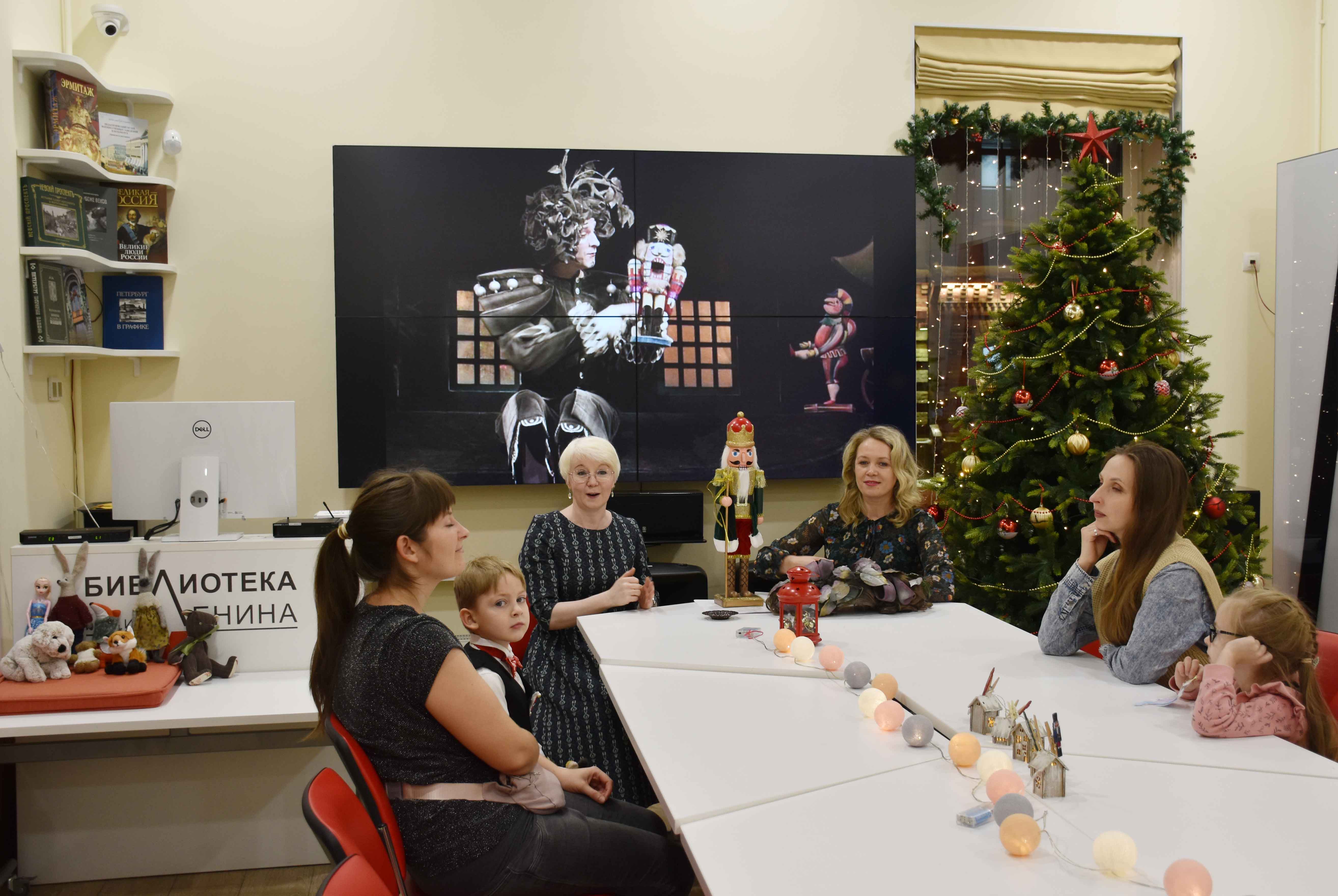 В библиотеке имени Ленина состоялось новогоднее кукольное чаепитие