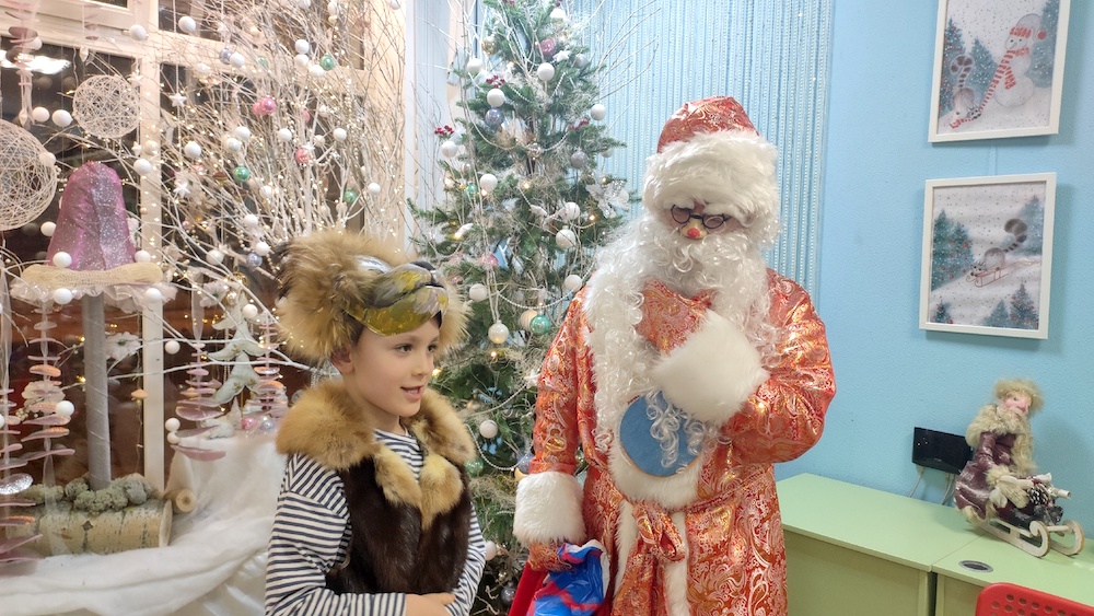 Дед Мороз на празднике «В гостях у Деда Мороза» во 2-й детской библиотеке