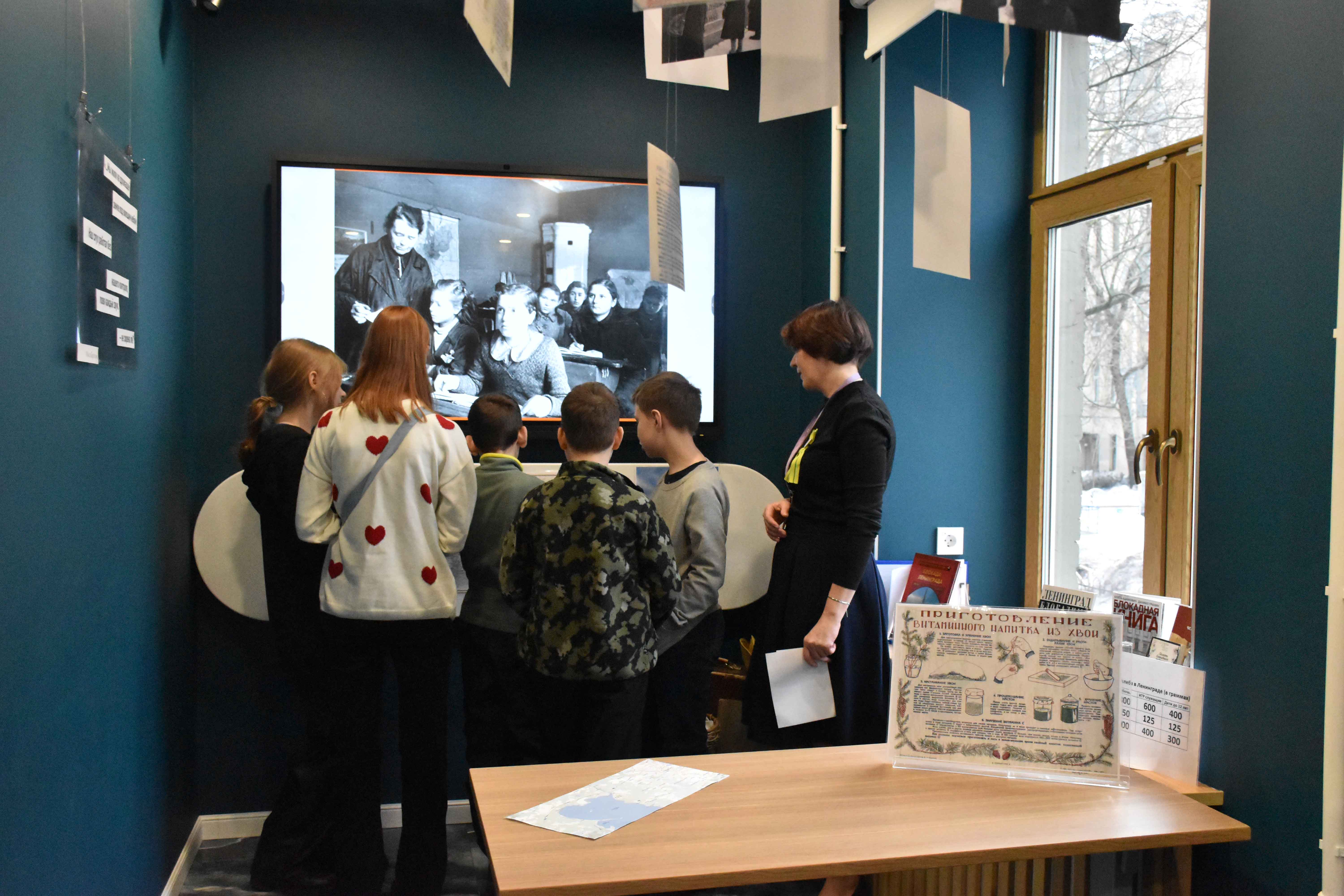 В Библиотеке на Карповке прошел квест для школьников, посвященный 80-летию снятия блокады