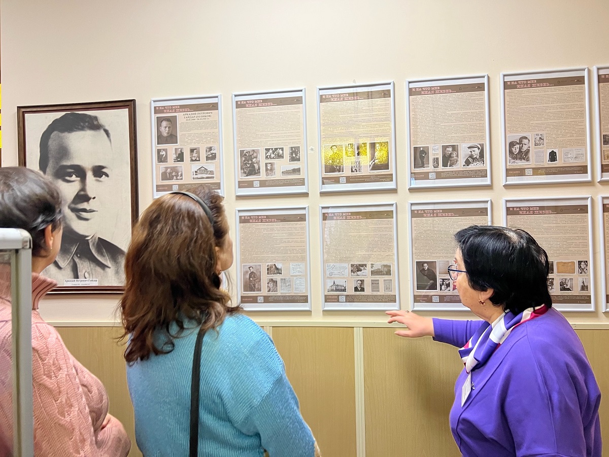 Планшетная выставка «И на что мне иная жизнь...», организованной совместно с литературно-мемориальным музеем имени А.П. Гайдара в Арзамасе