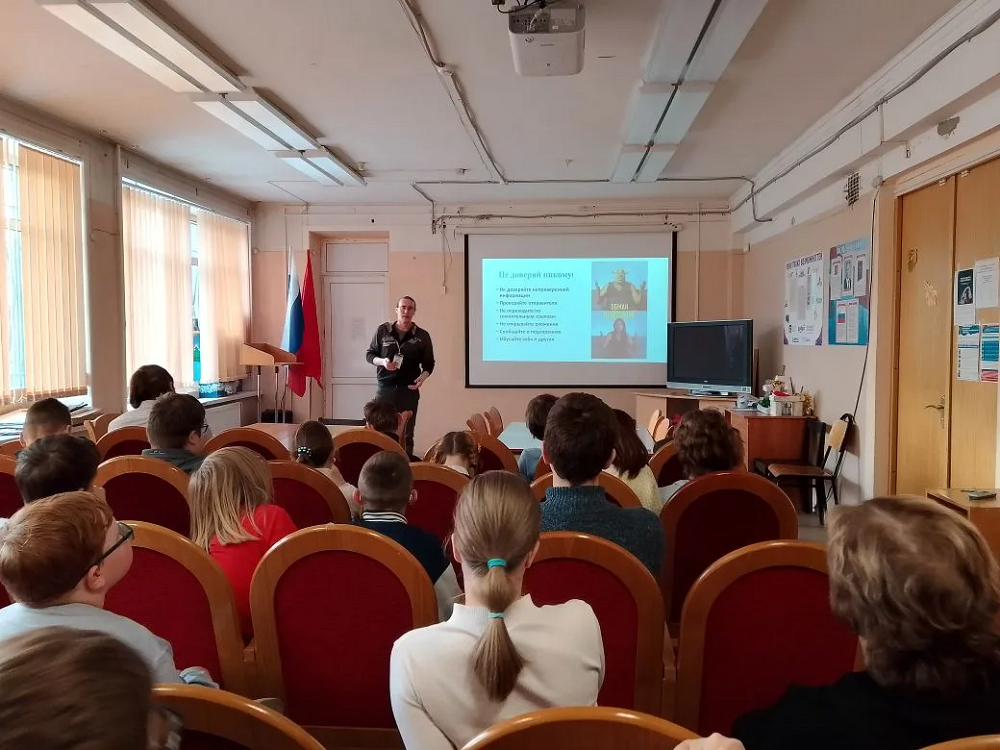 Специалисты Центральной районной детской библиотеки рассказали о безопасности в интернет-пространстве