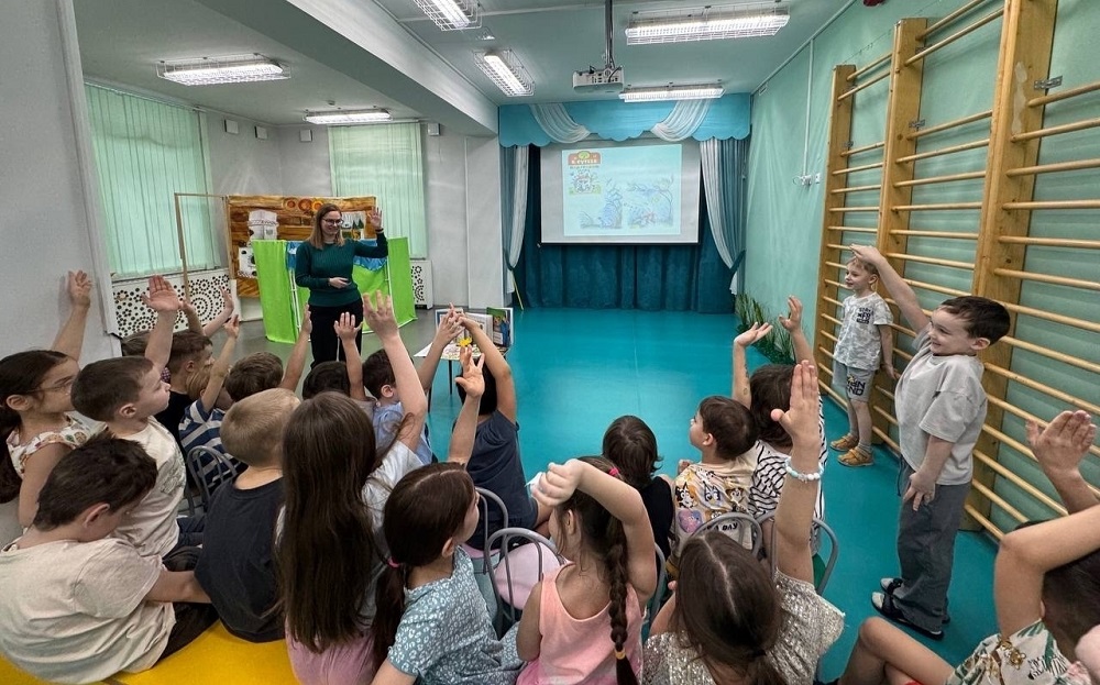 Сотрудники Юношеской библиотеки имени А.П. Гайдара знакомят юных читателей с бабочками