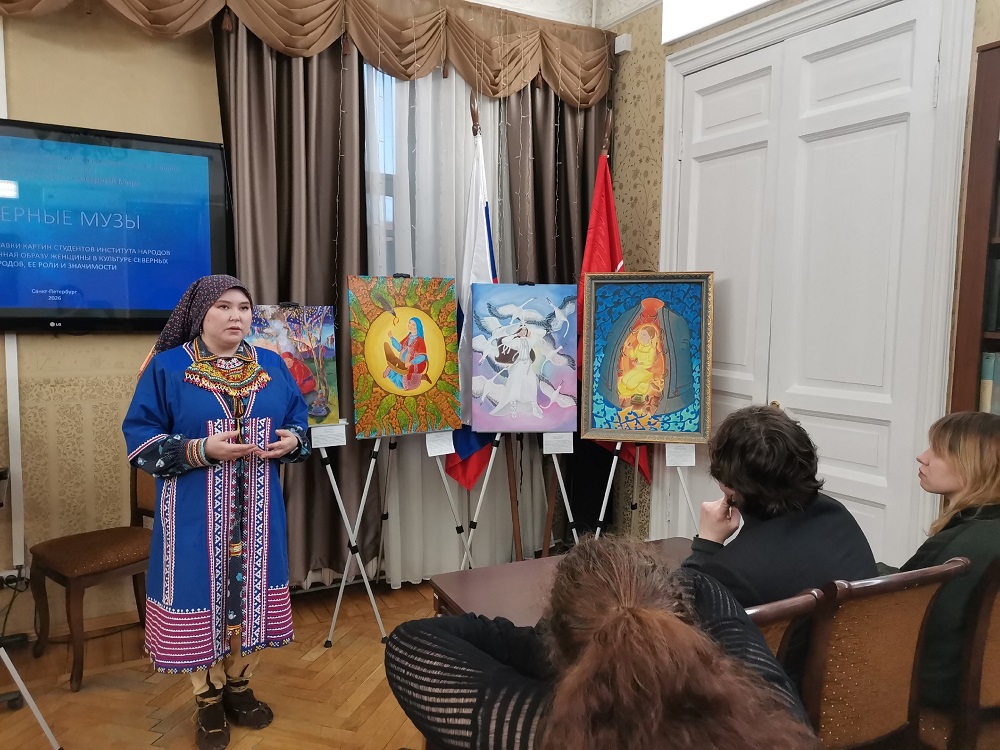 В Библиотеке имени Гайдара представили выставку картин «Северные музы»