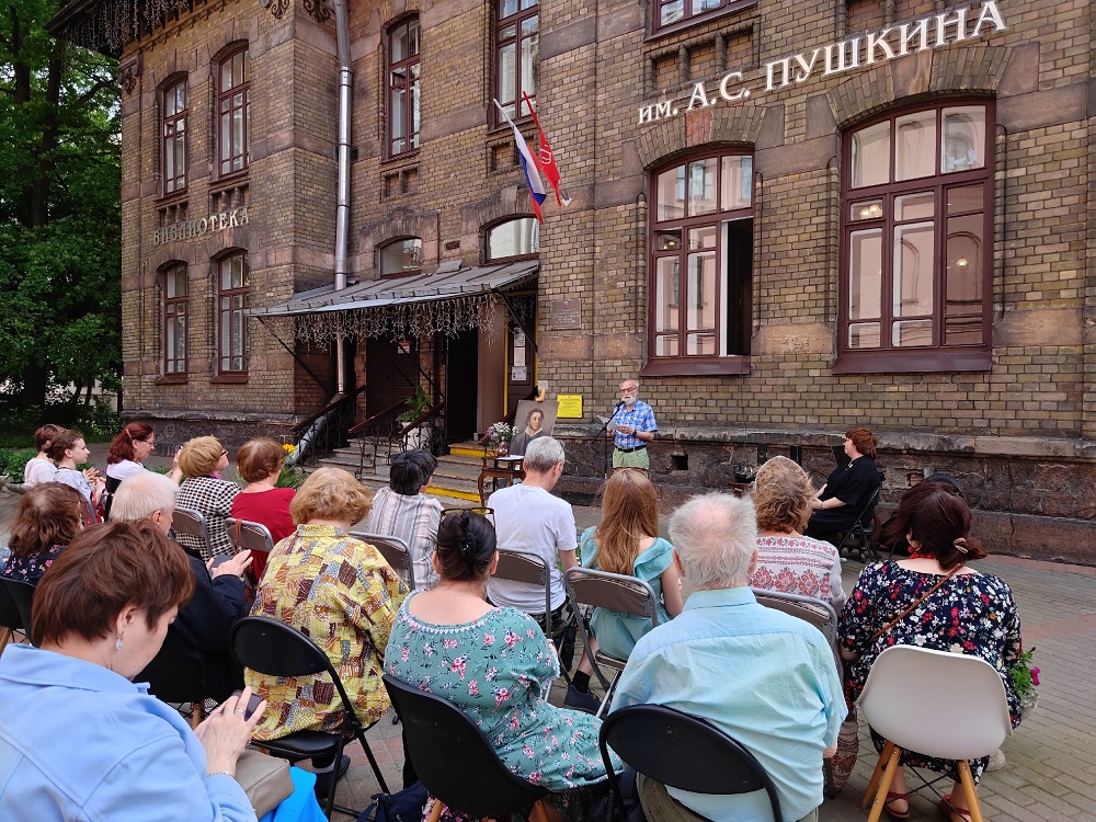 6 июня в ЦРБ им. А.С. Пушкина прошёл открытый микрофон «Читаем Пушкина вместе — 2026».