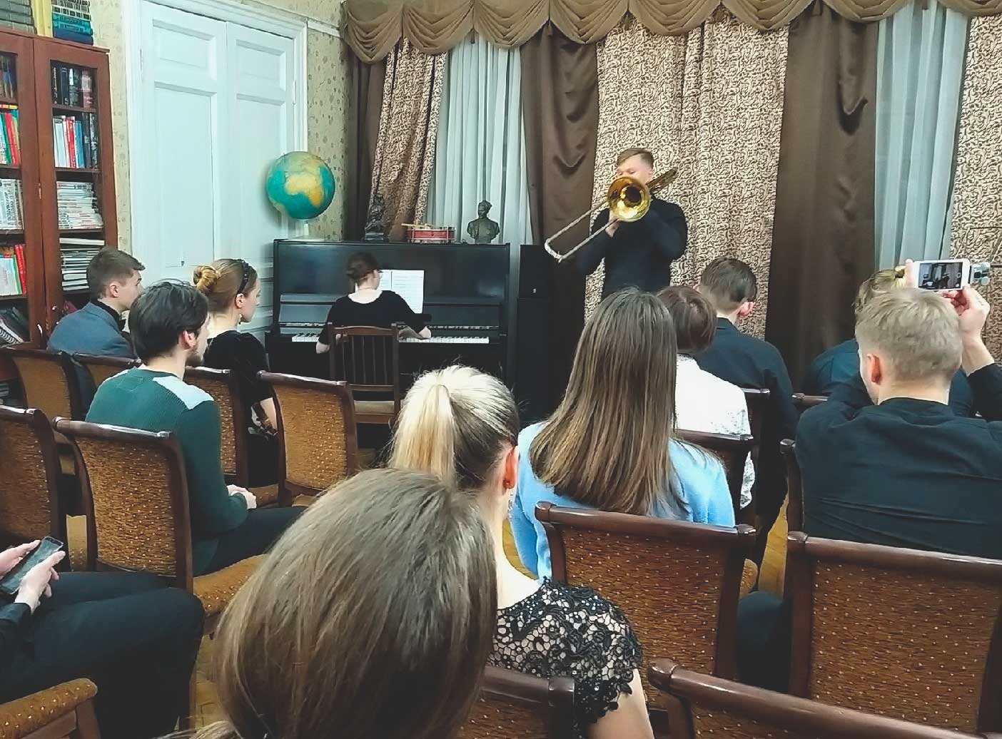 Постер для новости &laquo;Концерт молодых исполнителей из цикла «Маленькая филармония»&raquo;