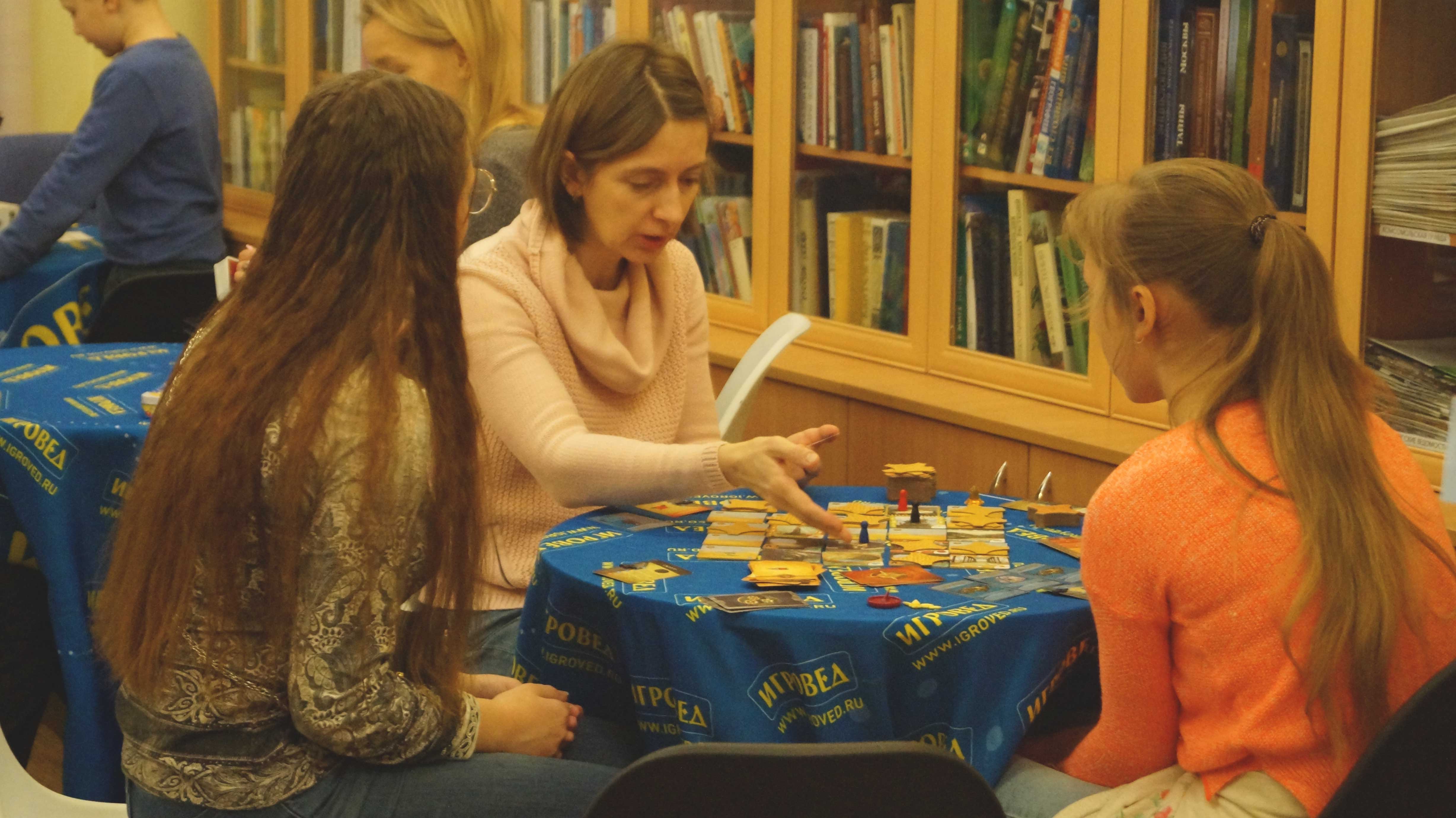 Постер для новости «А что у вас? Или Большая новогодняя игротека в библиотеке»