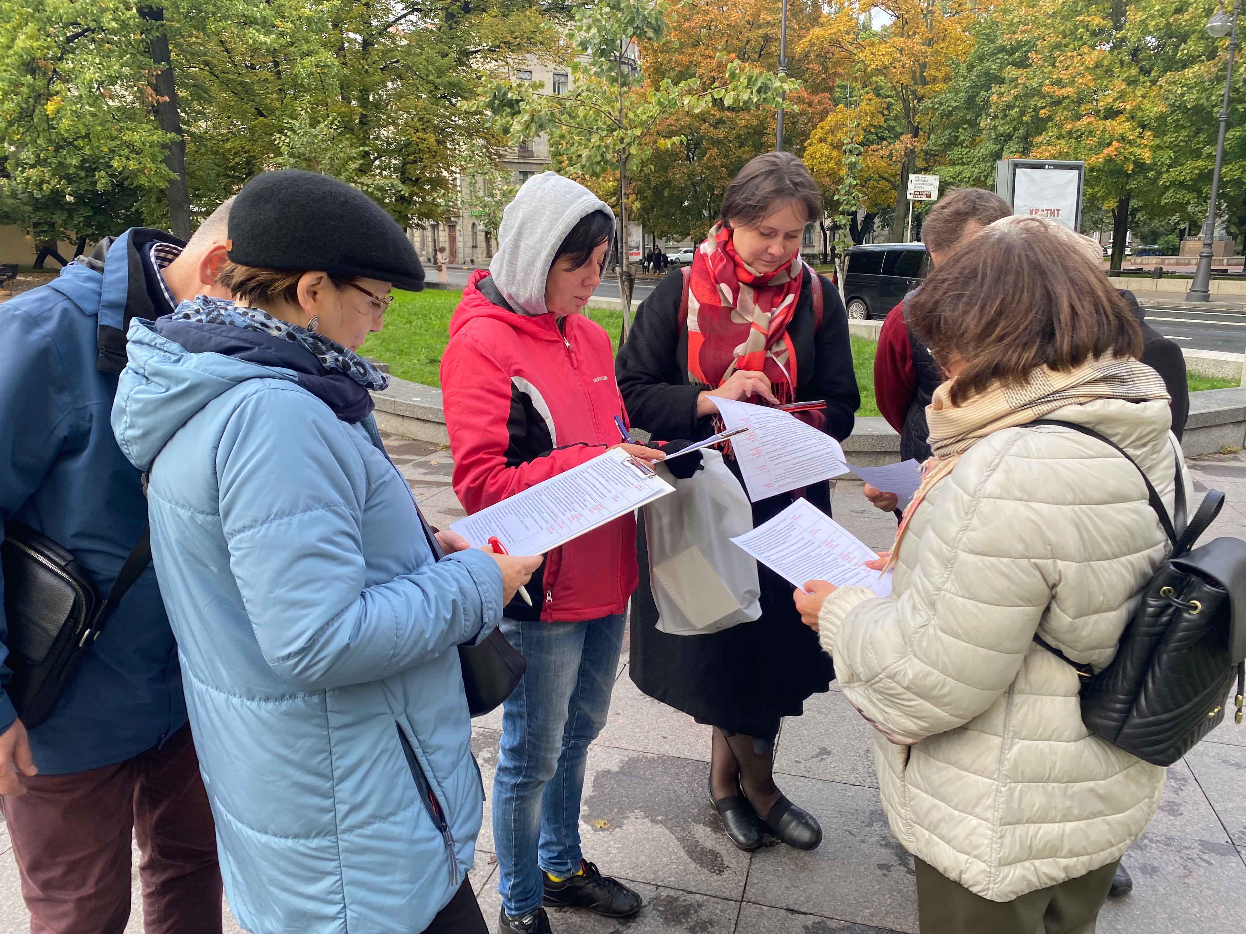 Постер для новости &laquo;Читатели библиотеки Ленина прогулялись по Петроградке с «телефонной книжкой» Евгения Шварца&raquo;