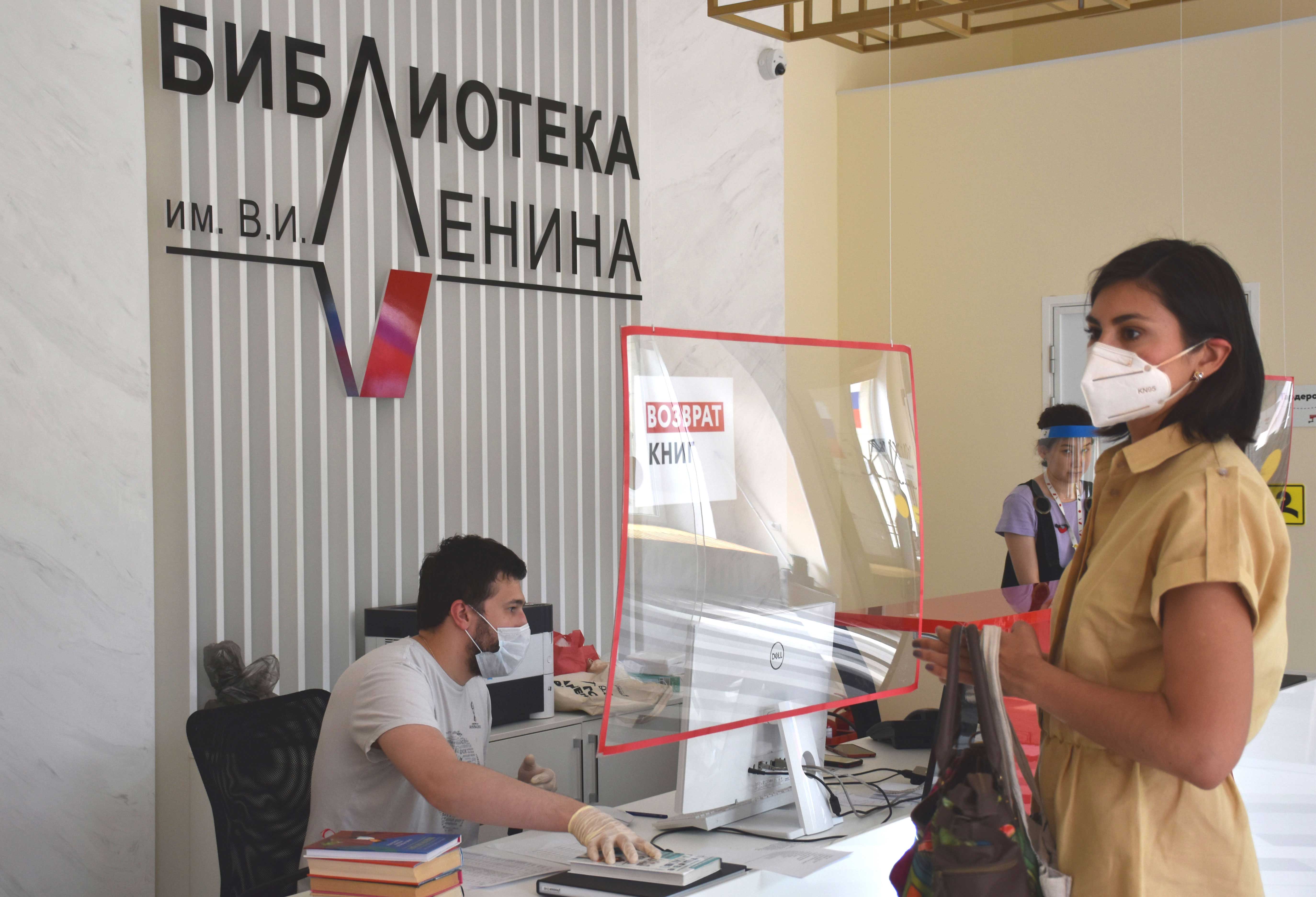 Постер для новости &laquo;Библиотеки Петроградского района заработали в особом режиме&raquo;