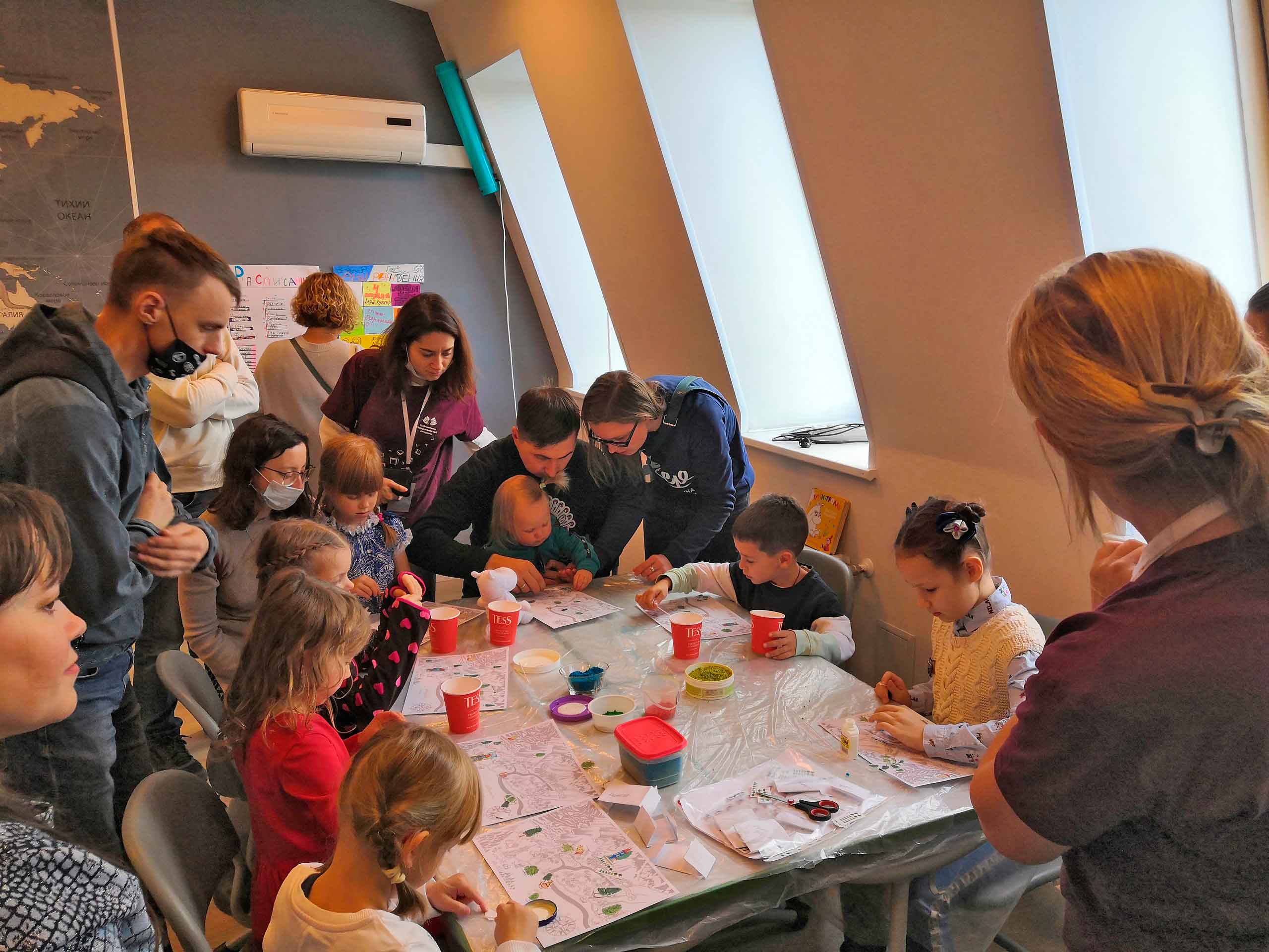 Постер для новости &laquo;Книги, вафли и жонглеры&raquo;