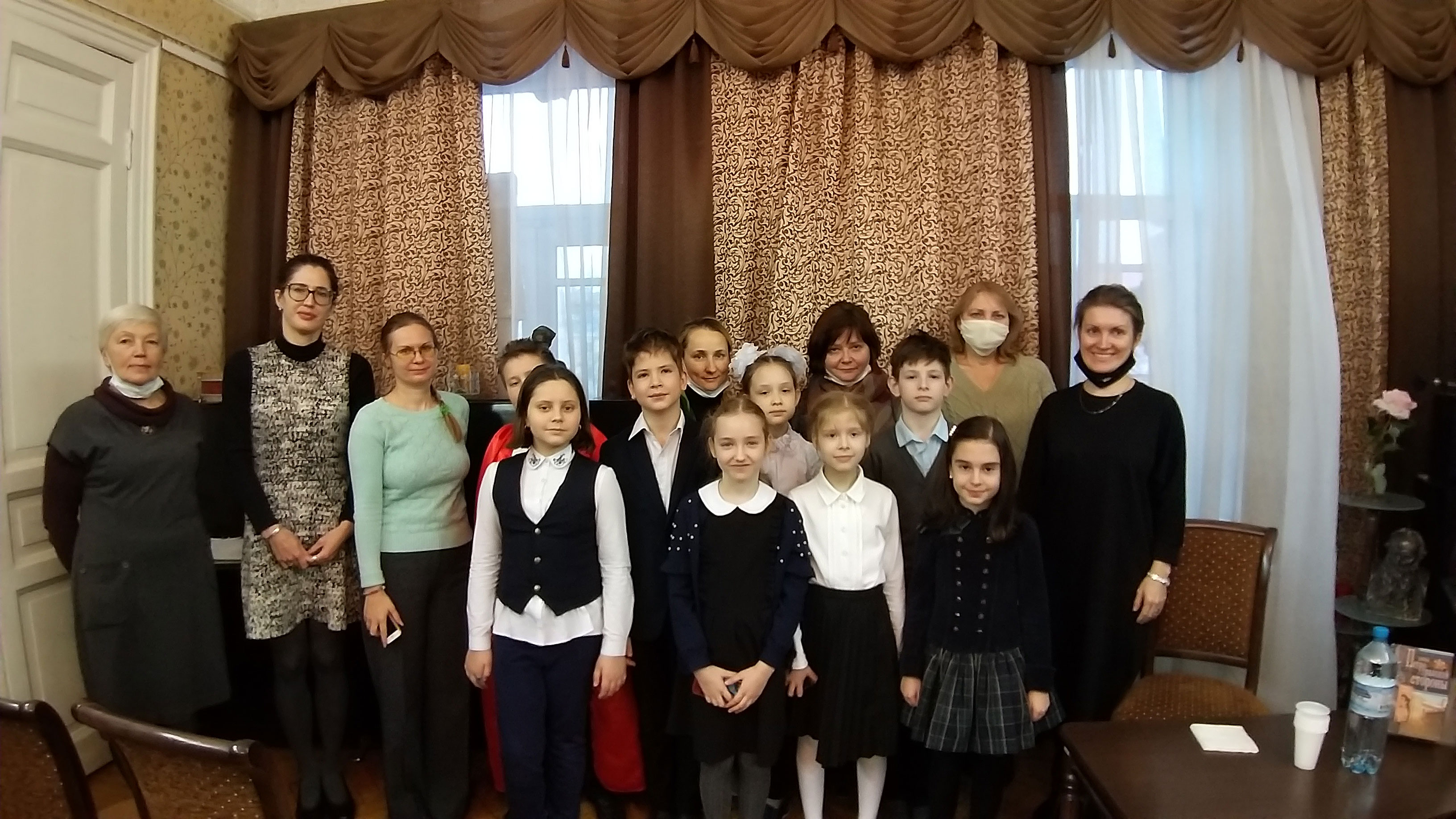 Постер для новости &laquo;VII городской конкурс чтецов среди школьников «Разукрасим мир стихами -2021»&raquo;