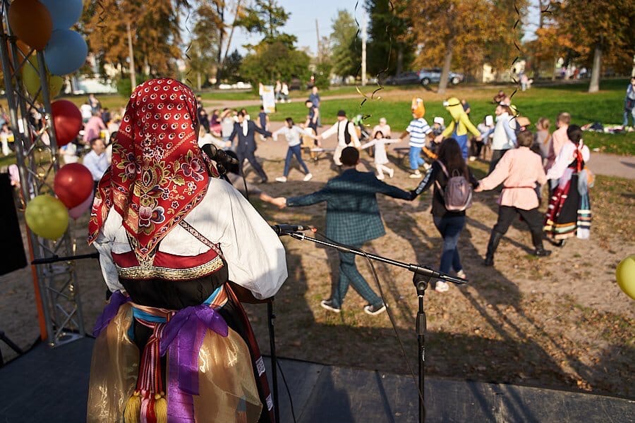 Постер для новости &laquo;Фестиваль ДРУЗЕЙ прошел в Петроградском районе&raquo;