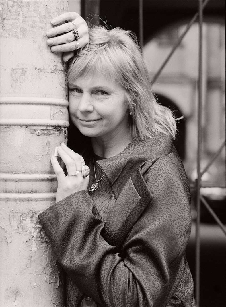 Постер для новости &laquo;В Библиотеке Ленина открылась выставка картин Людмилы Пигиной «Петербургские дворики»&raquo;