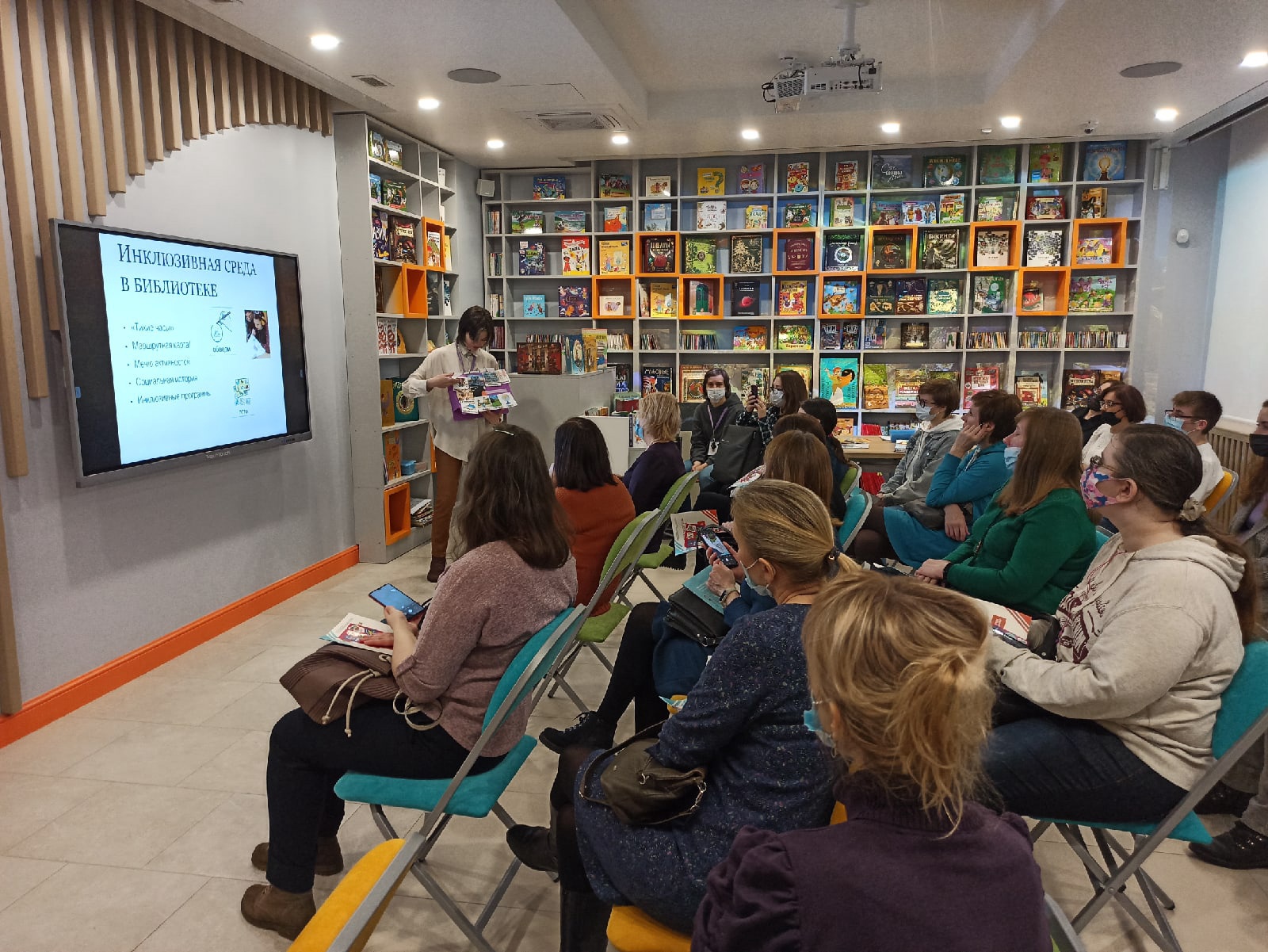 Постер для новости «Библиотека книжных героев приняла гостей из Невского района»