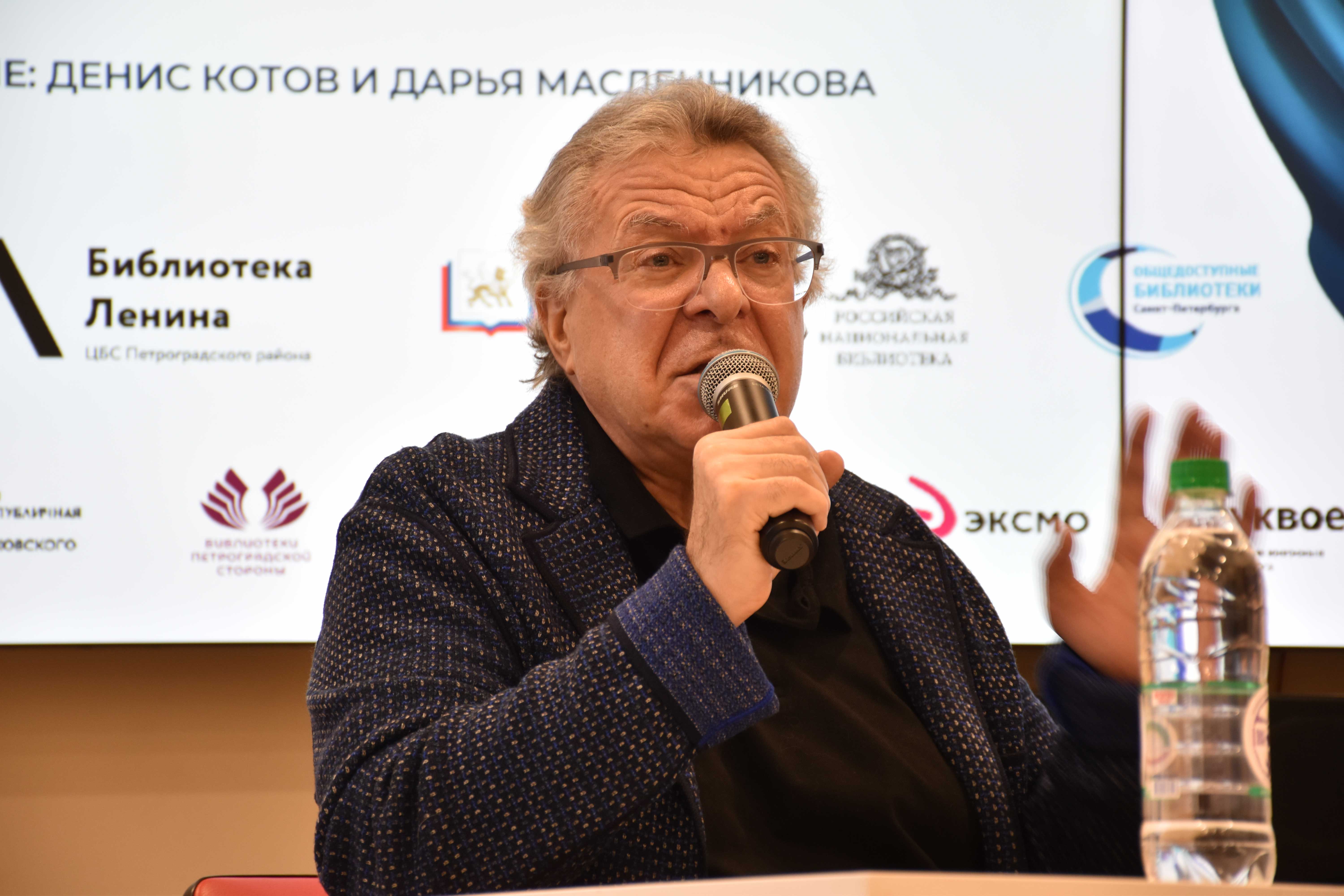 Постер для новости &laquo;В Библиотеке Ленина состоялась встреча с актёром театра и кино Андреем Ургантом в рамках IV Всероссийского фестиваля «Книжный маяк Петербурга»&raquo;