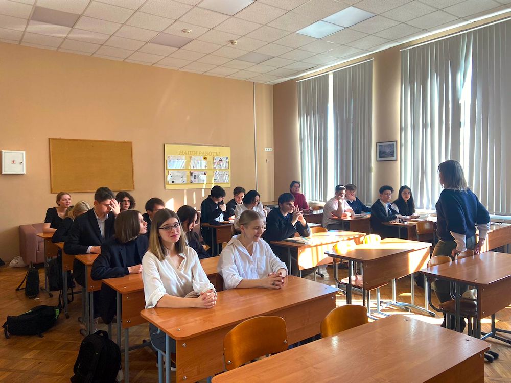 Постер для новости «Книжные эксперты Библиотеки Ленина поговорили со старшеклассниками Петербурга о комиксах и подростковой литературе»