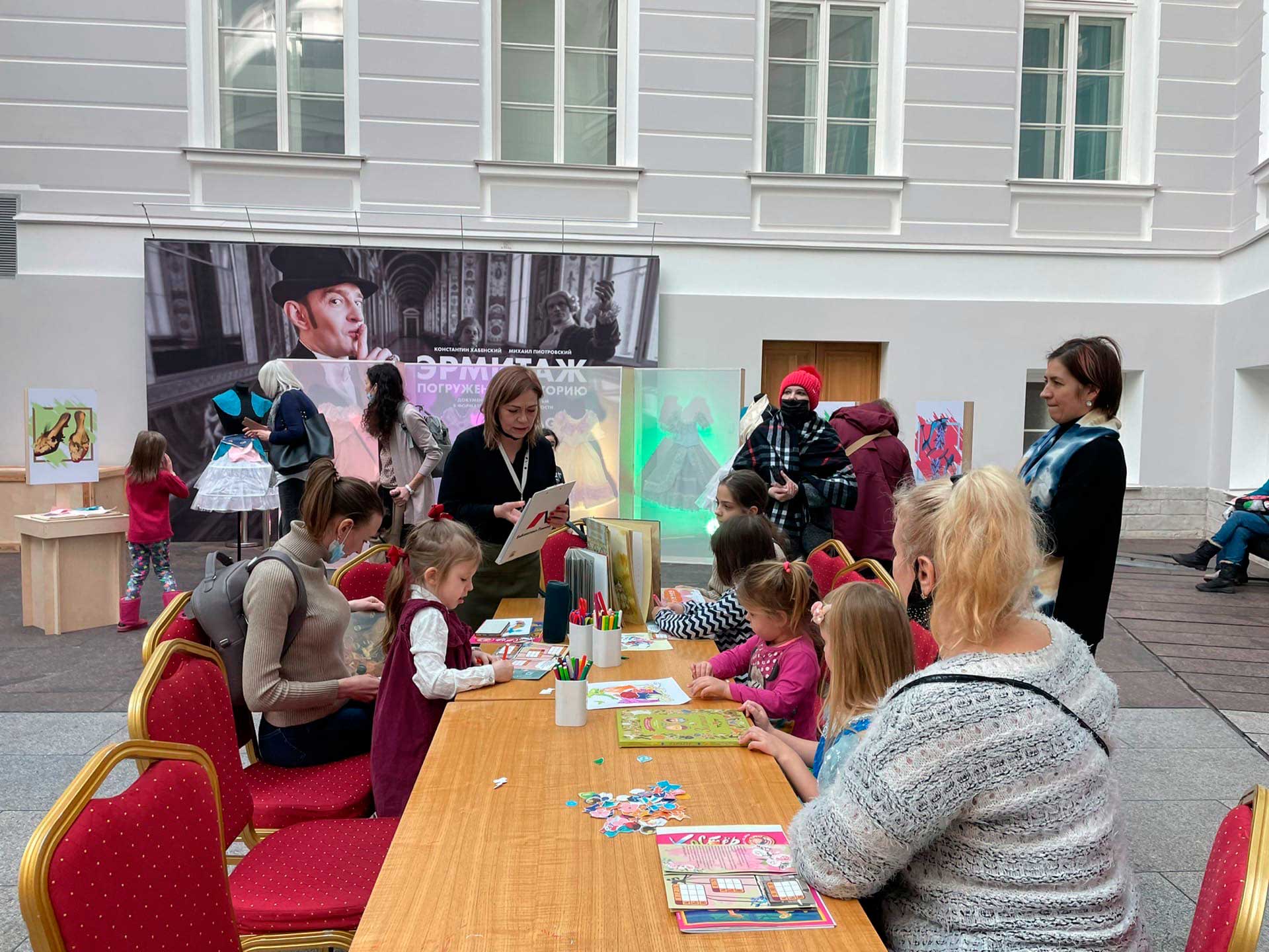 Постер для новости &laquo;Неделя детской и юношеской книги-2022 и Международный день детской книги в Библиотеке Ленина&raquo;