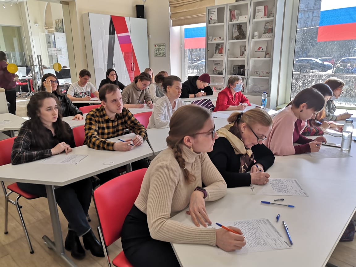 Постер для новости &laquo;Тотальный диктант в Библиотеках Петроградской стороны&raquo;