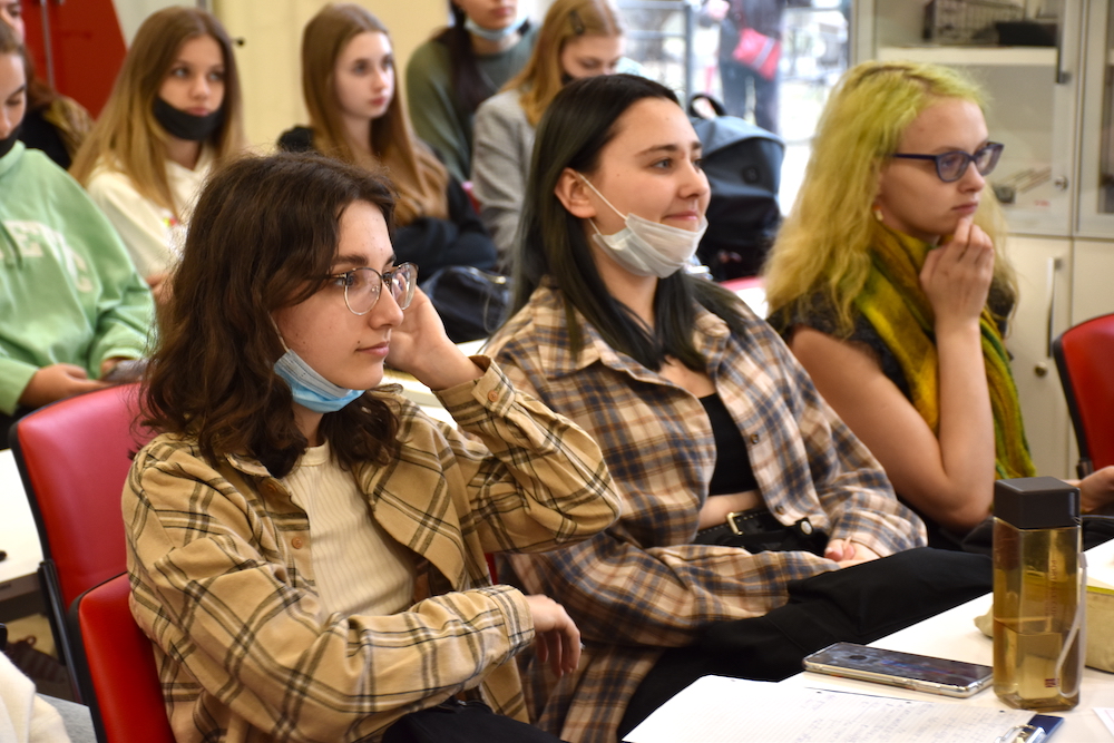 Постер для новости «Семинарские занятия проекта «Новые горизонты»»