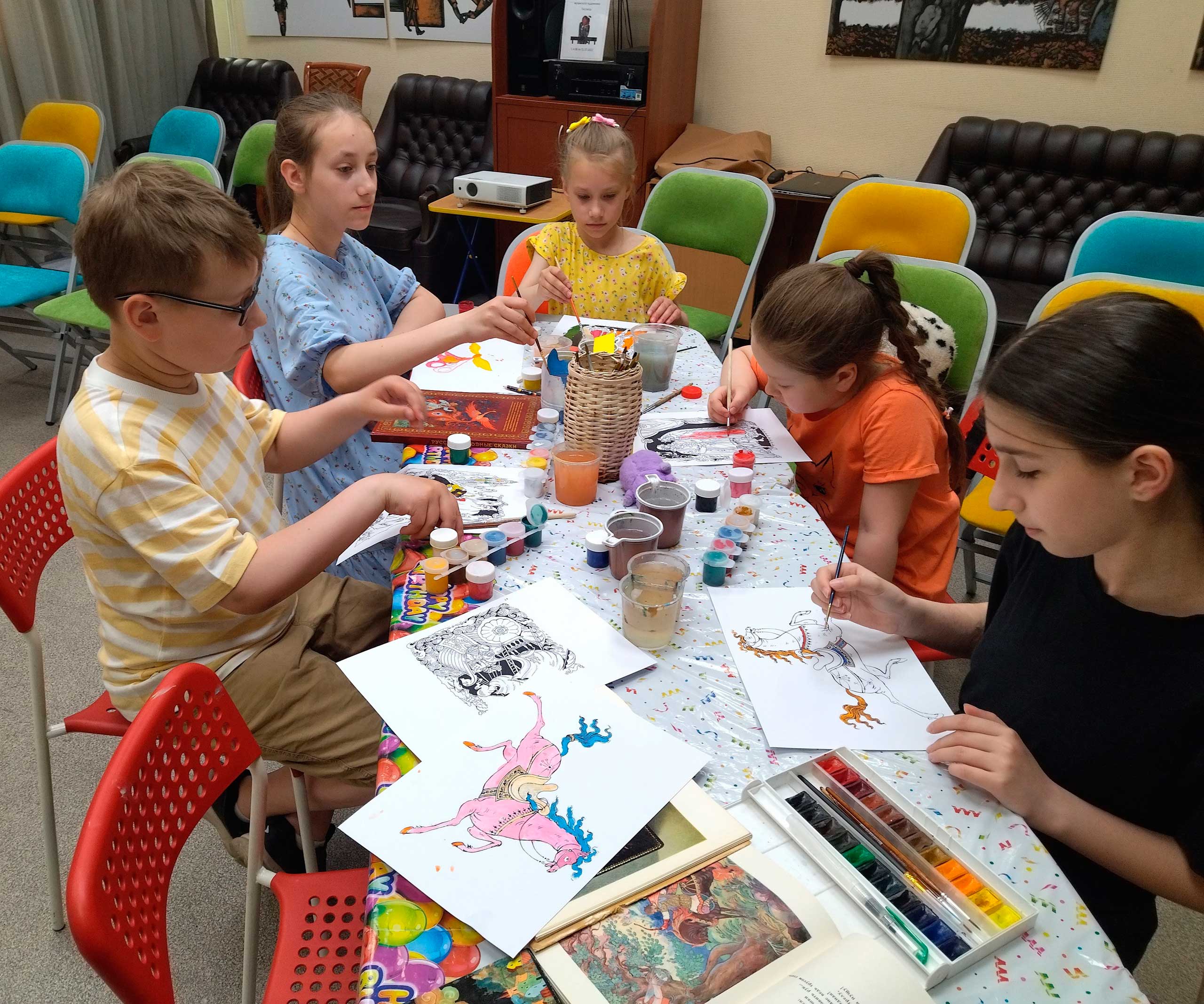 Постер для новости &laquo;Проект «Добрых рук мастерство»: Год культурного наследия народов России в детской библиотеке&raquo;