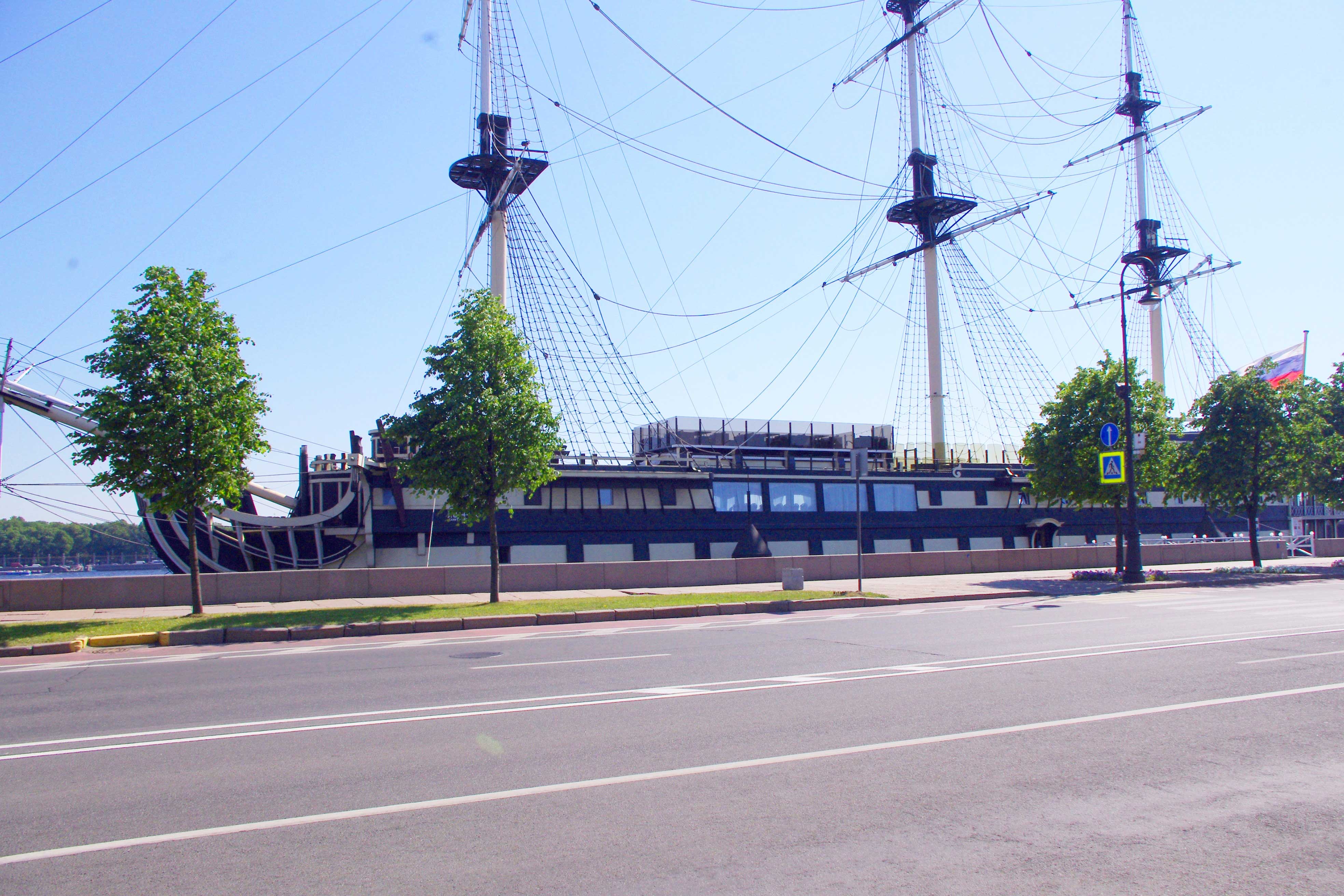 Постер для новости «Экскурсия по Петровской набережной»