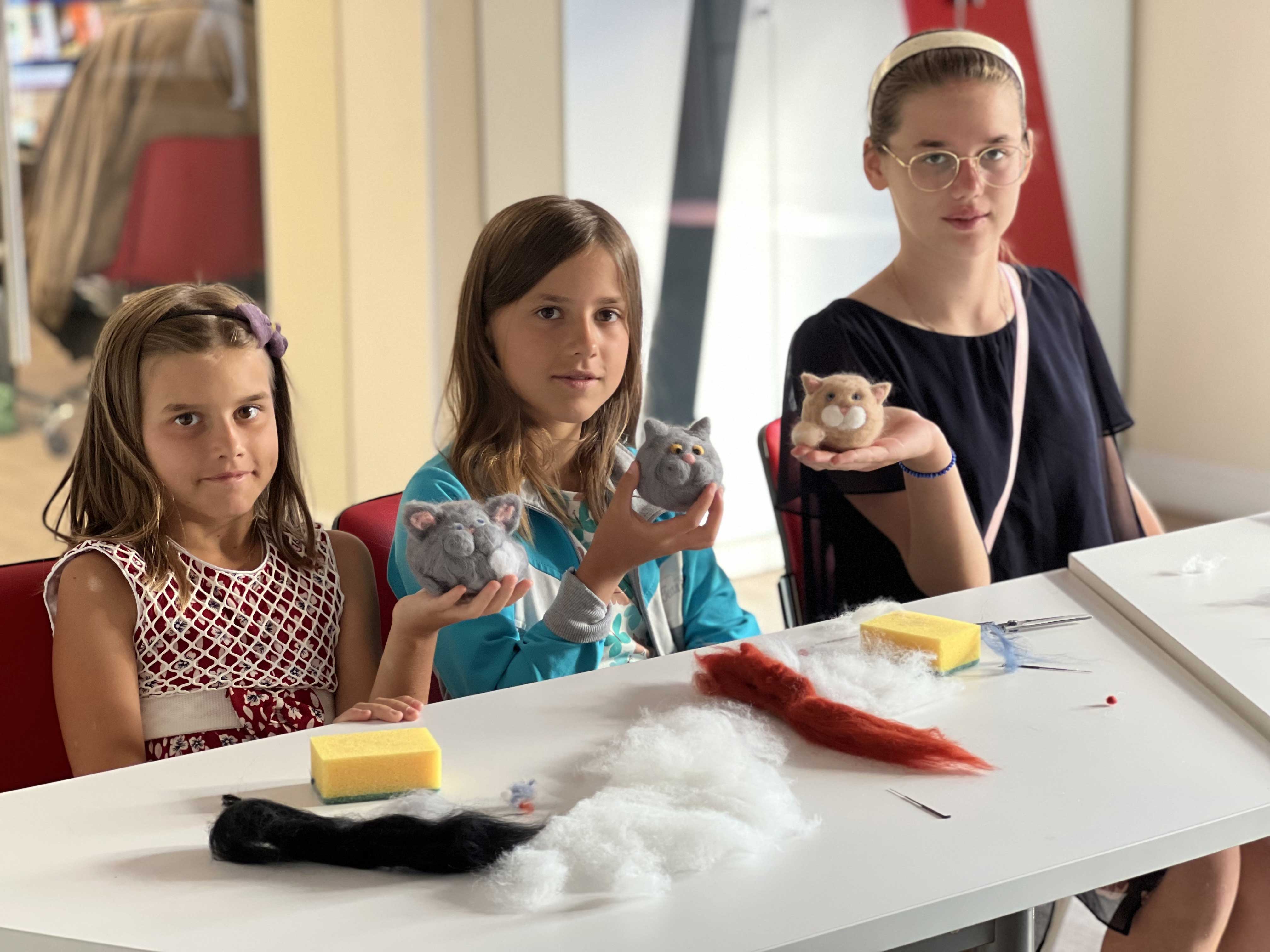 Постер для новости «Мастер-класс по валянию из шерсти от студии «Творческие сезоны»»