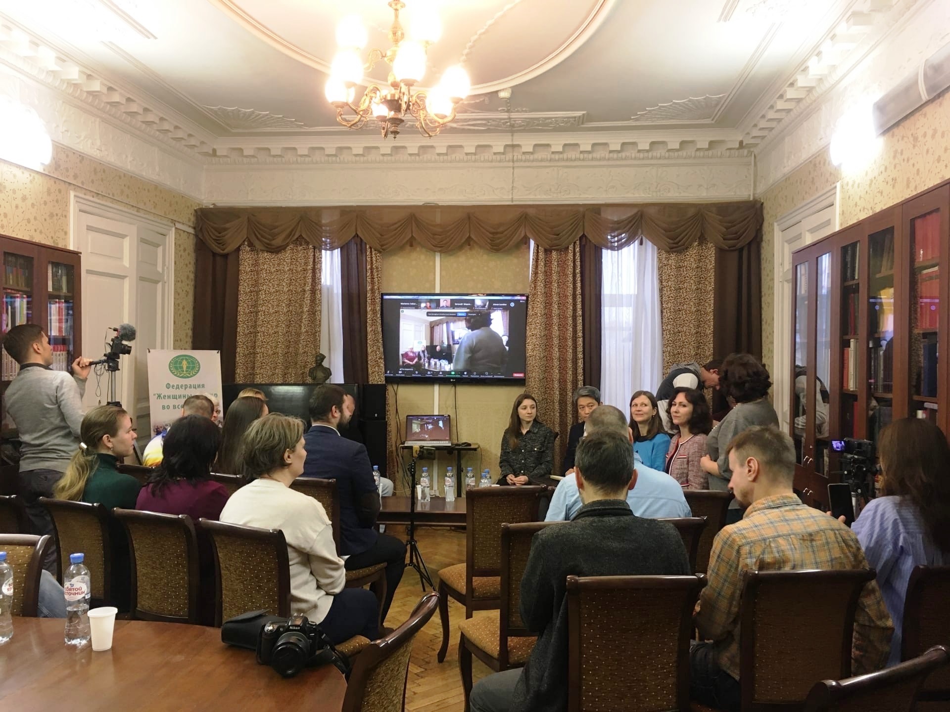 Постер для новости &laquo;В Юношеской библиотеке имени А.Гайдара обсудили вопросы семейных ценностей&raquo;