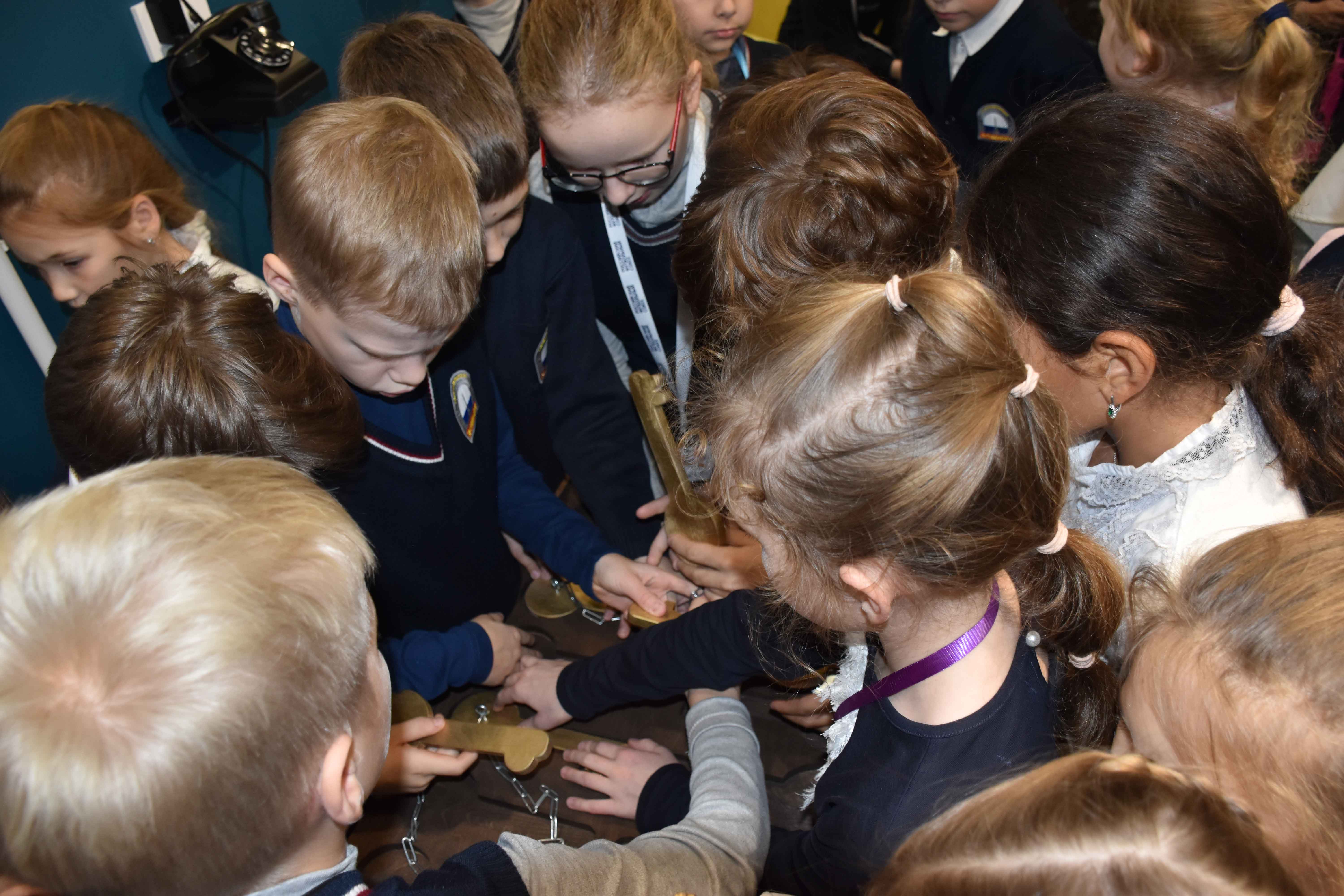 Постер для новости &laquo;Учащиеся гимназии №70 Петроградского района получили свои первые читательские билеты&raquo;