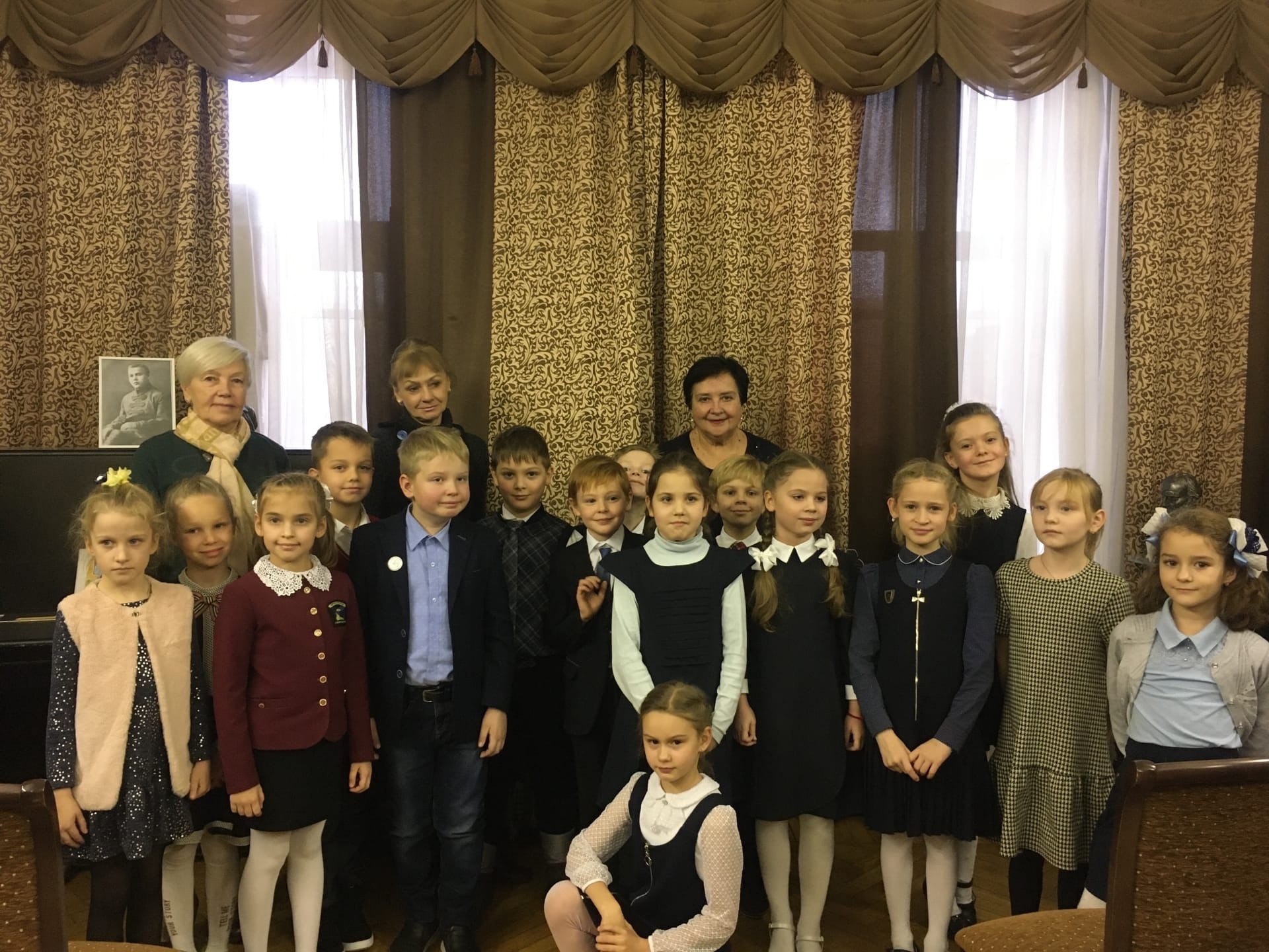 Постер для новости &laquo;Районный этап городского конкурса «Разукрасим мир стихами» прошёл в Юношеской библиотеке имени А.Гайдара&raquo;