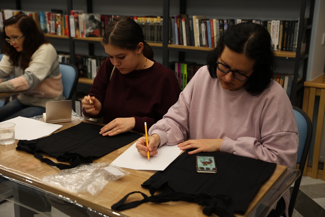 Постер для новости «Мастер-класс по росписи шопперов»